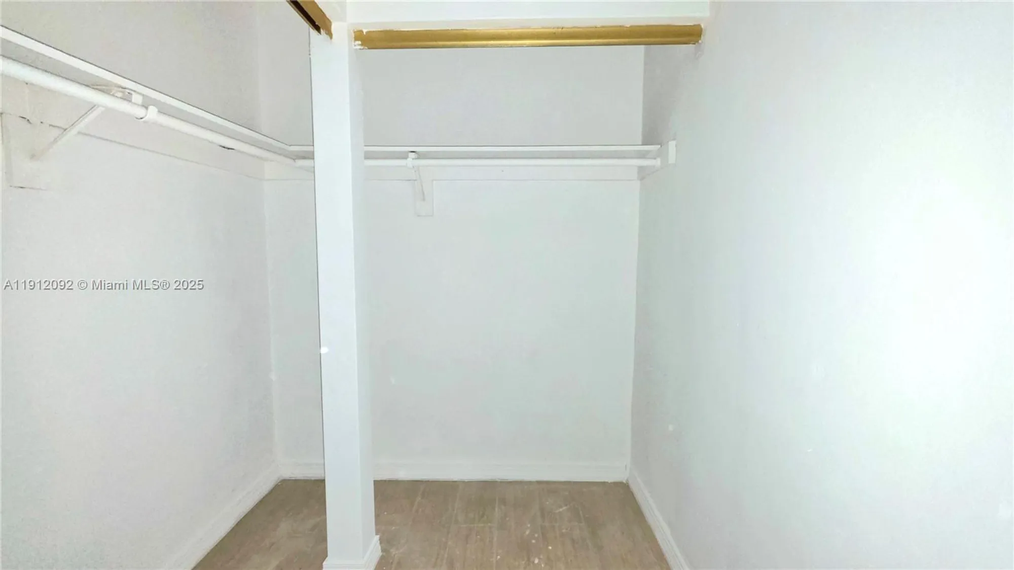 Property Slideshow image 12 of 14 | 18900 ne 3rd ct apt 520, Miami, FL, 33179