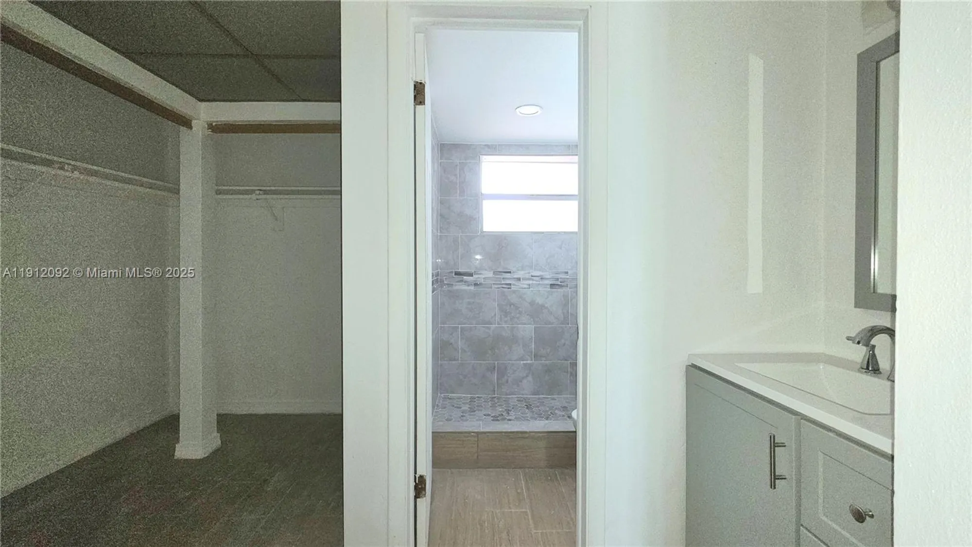 Property Slideshow image 13 of 14 | 18900 ne 3rd ct apt 520, Miami, FL, 33179