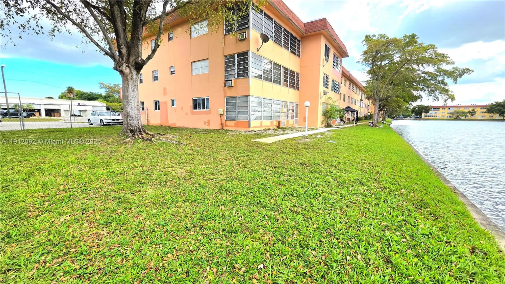 Property Slideshow image 3 of 14 | 18900 ne 3rd ct apt 520, Miami, FL, 33179