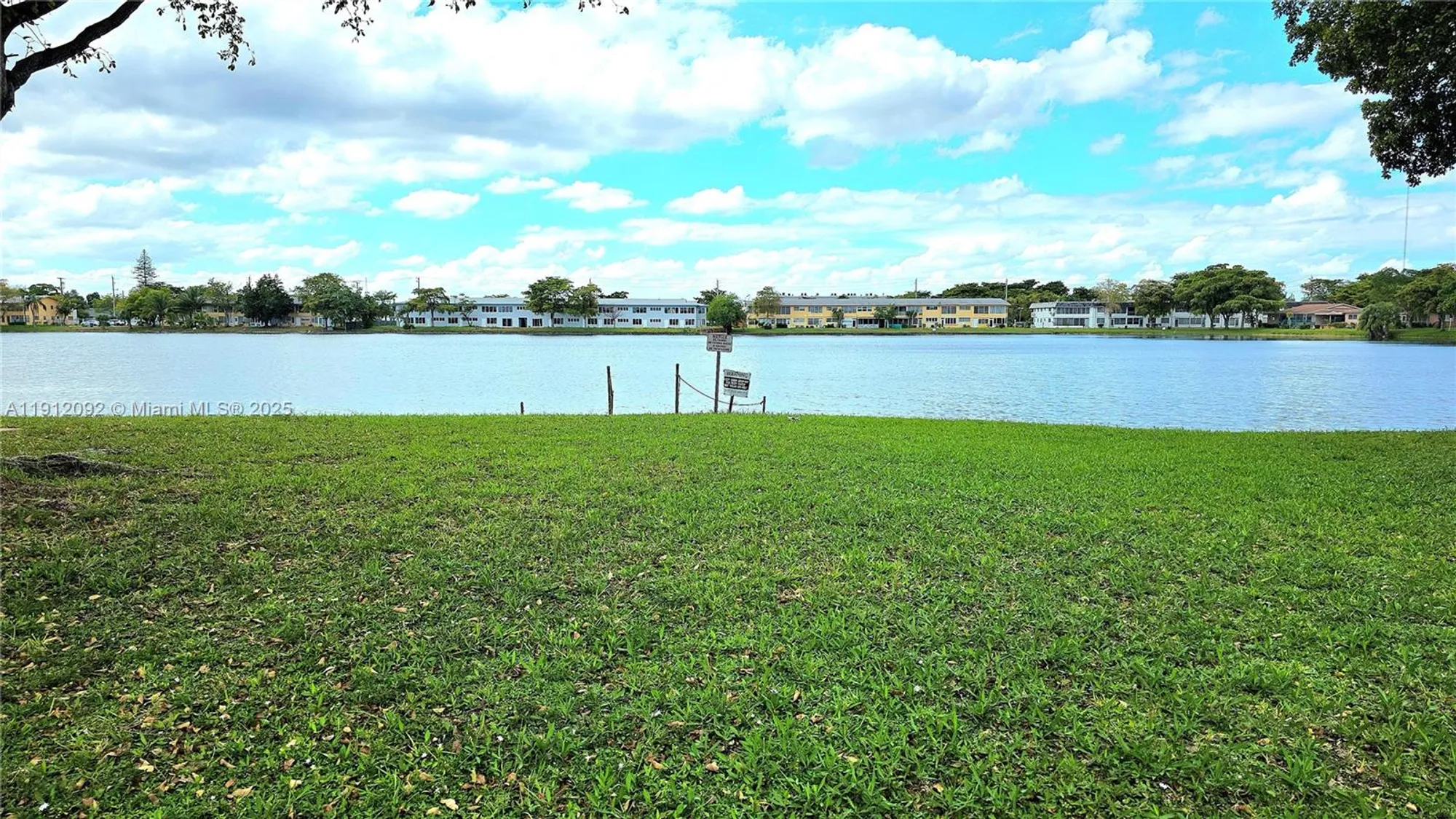 Property Slideshow image 4 of 14 | 18900 ne 3rd ct apt 520, Miami, FL, 33179