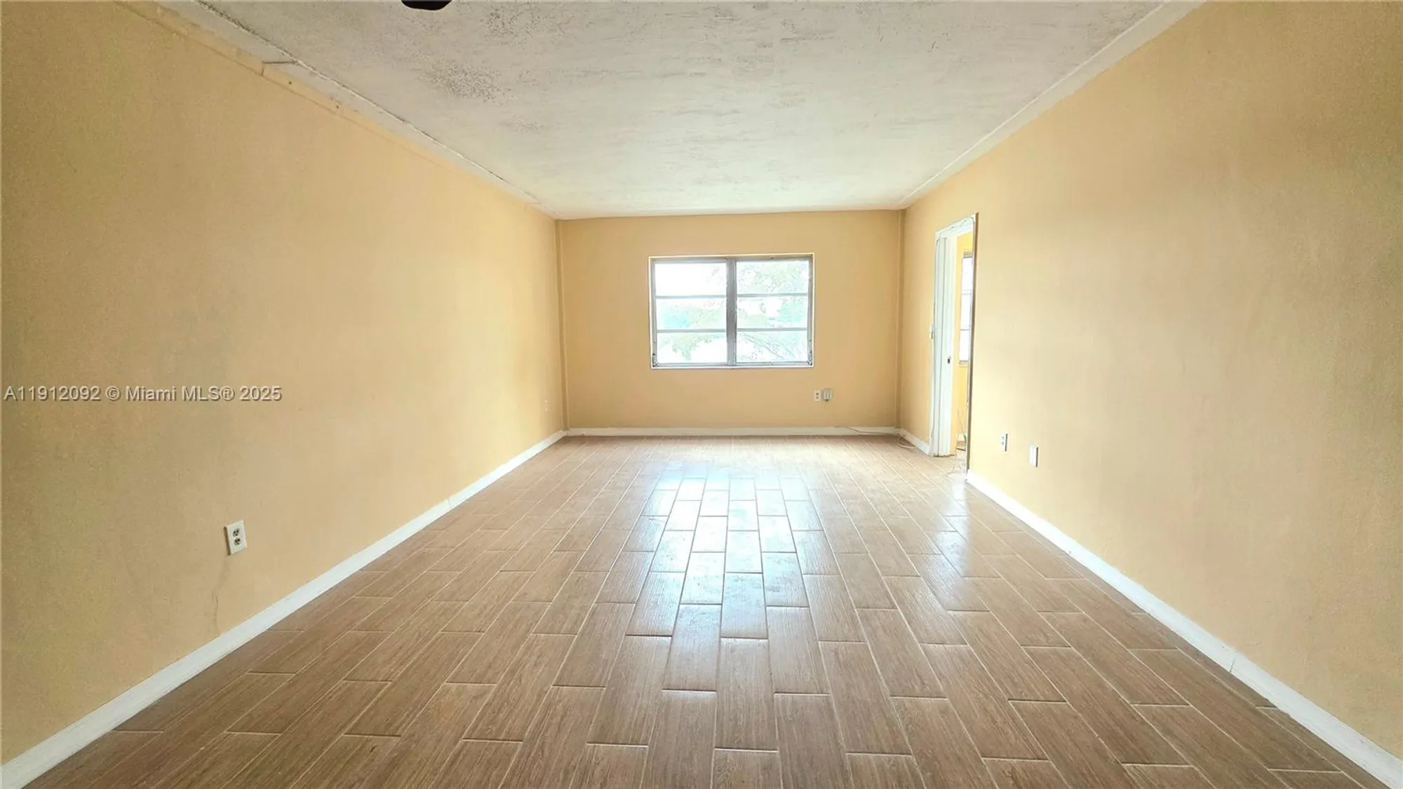 Property Slideshow image 7 of 14 | 18900 ne 3rd ct apt 520, Miami, FL, 33179