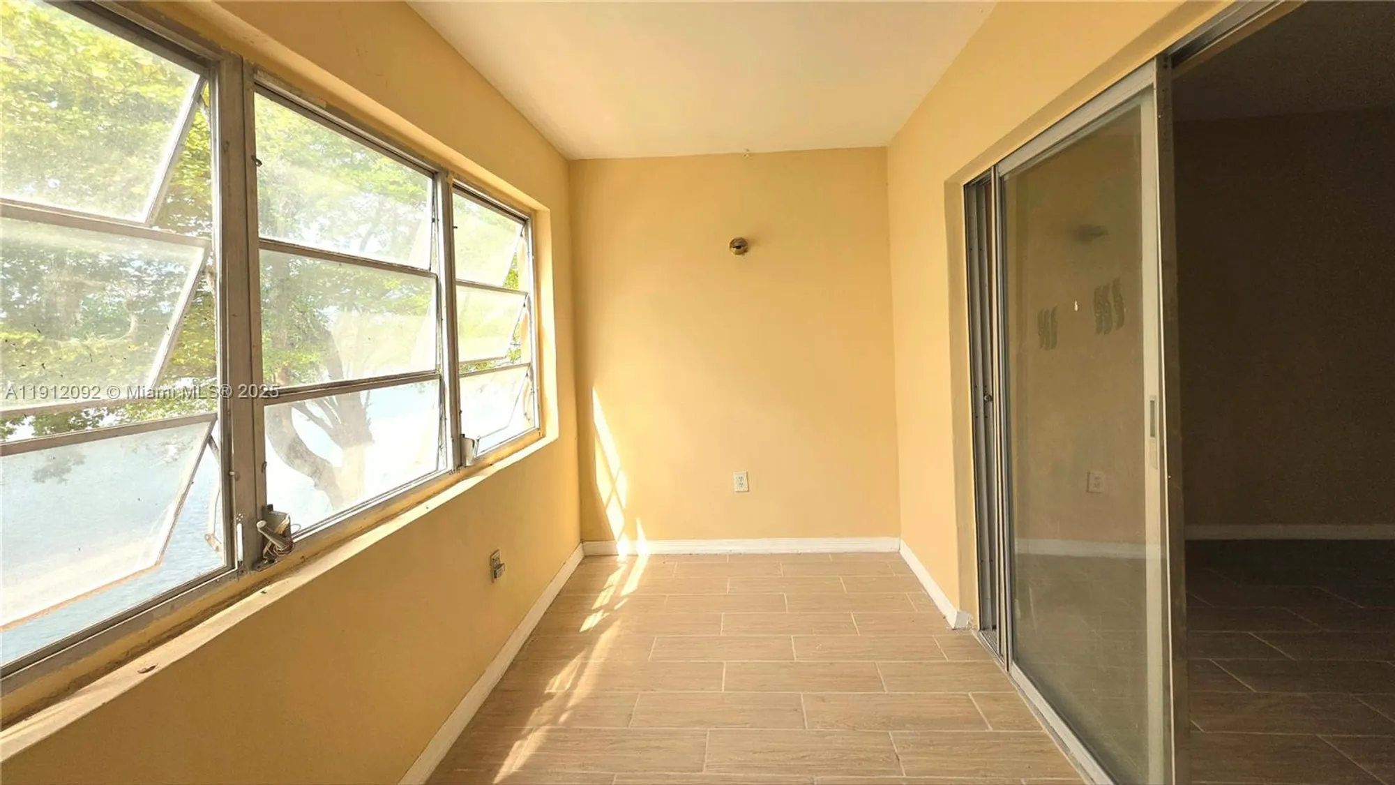 Property Slideshow image 9 of 14 | 18900 ne 3rd ct apt 520, Miami, FL, 33179