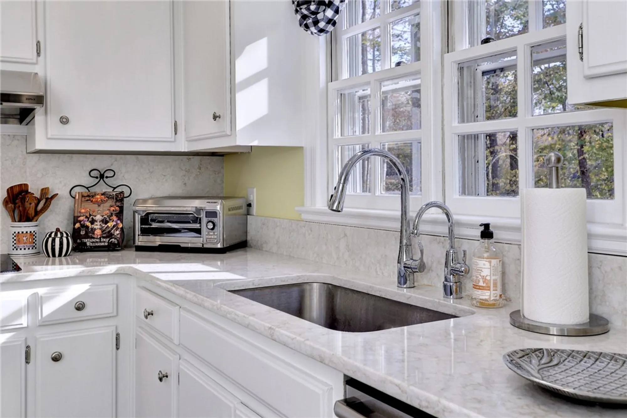 Property Slideshow image 12 of 41 | 733 e tazewells way, Williamsburg, VA, 23185