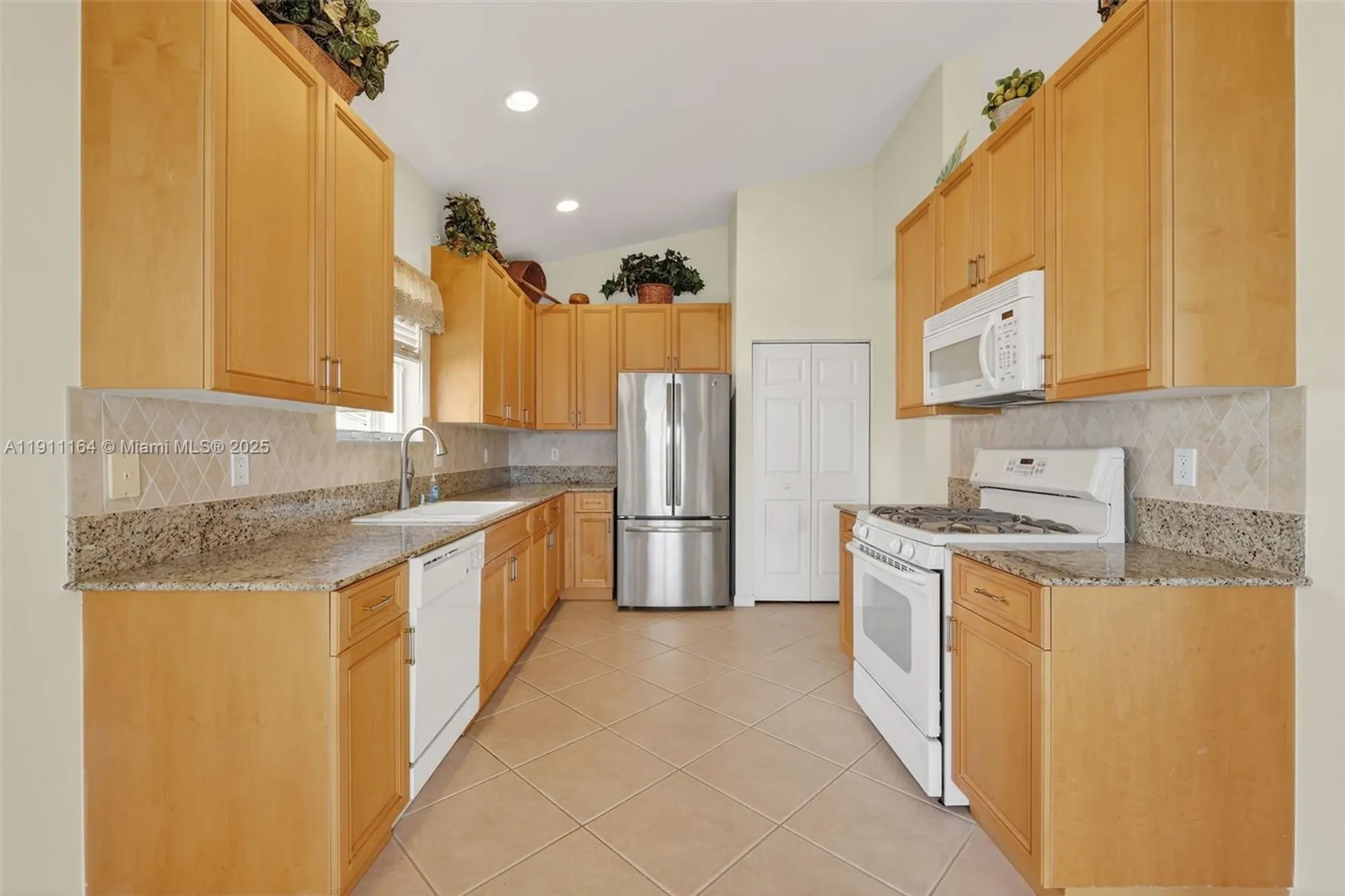 Property Slideshow image 17 of 47 | 339 nw shoreline cir, Port St Lucie, FL, 34986