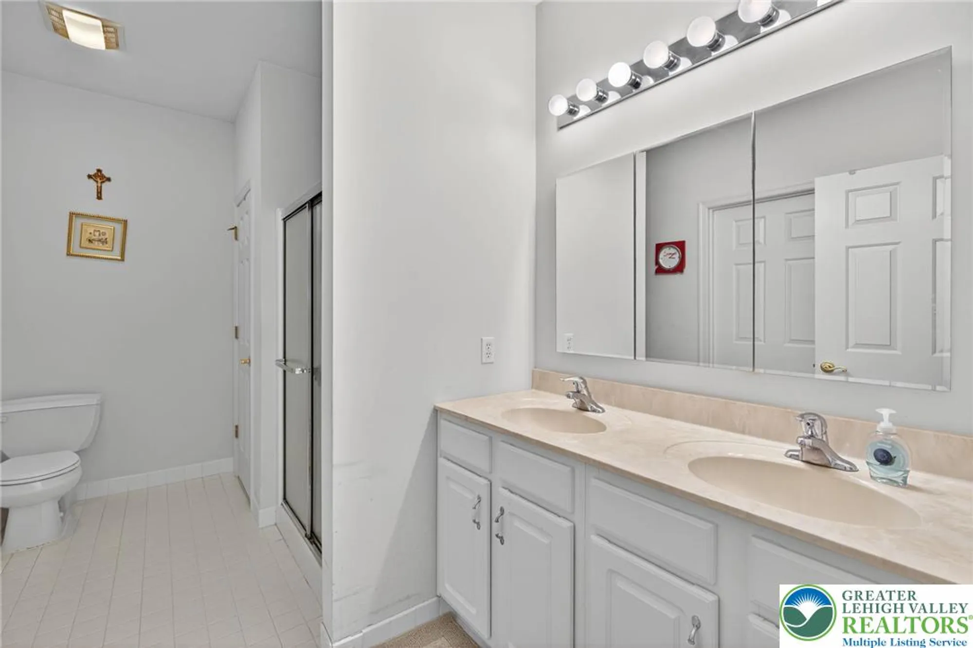 Property Slideshow image 17 of 21 | 8 kent ln, Palmer Twp, PA, 18045