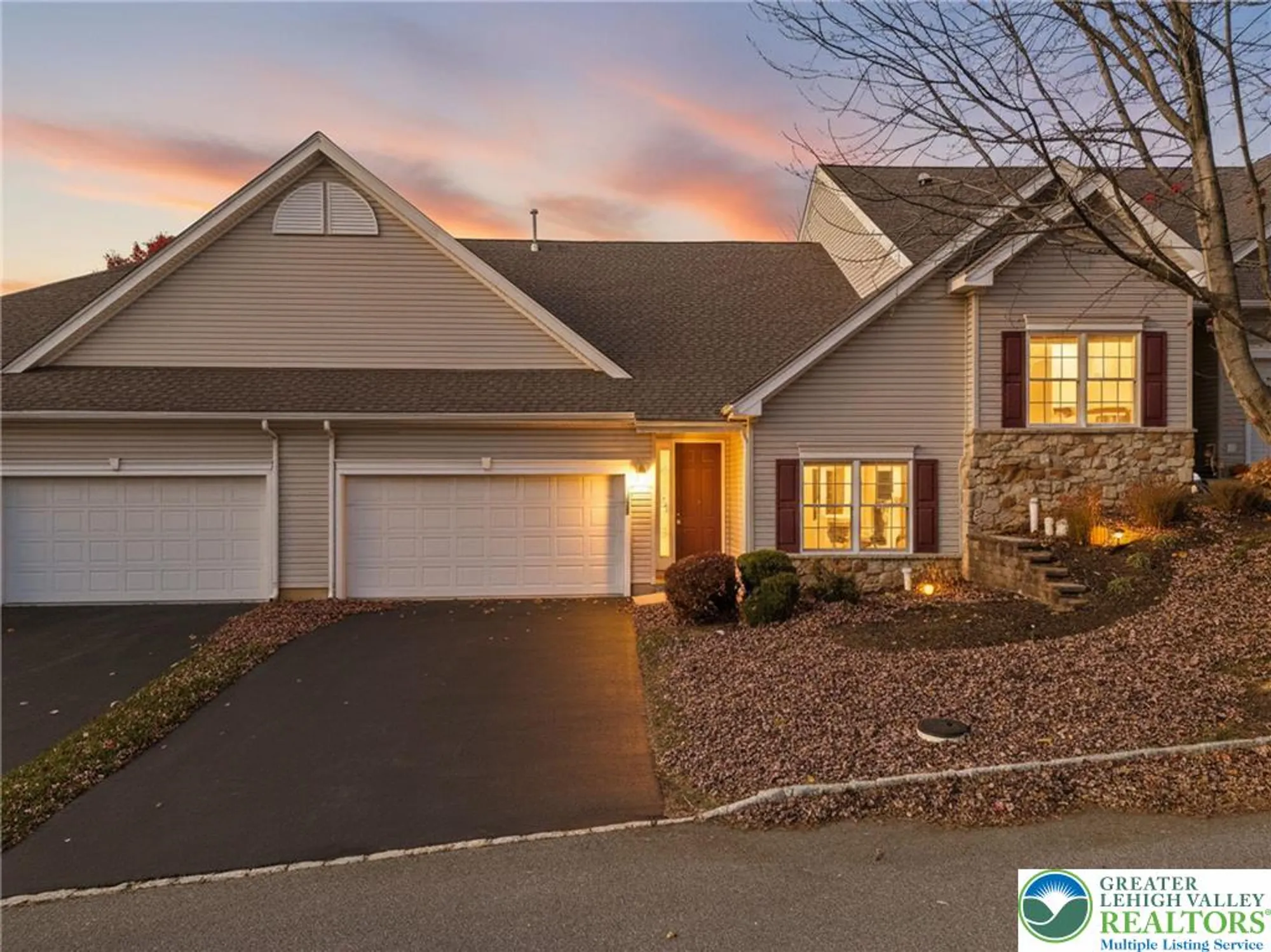 Property Slideshow image 1 of 21 | 8 kent ln, Palmer Twp, PA, 18045