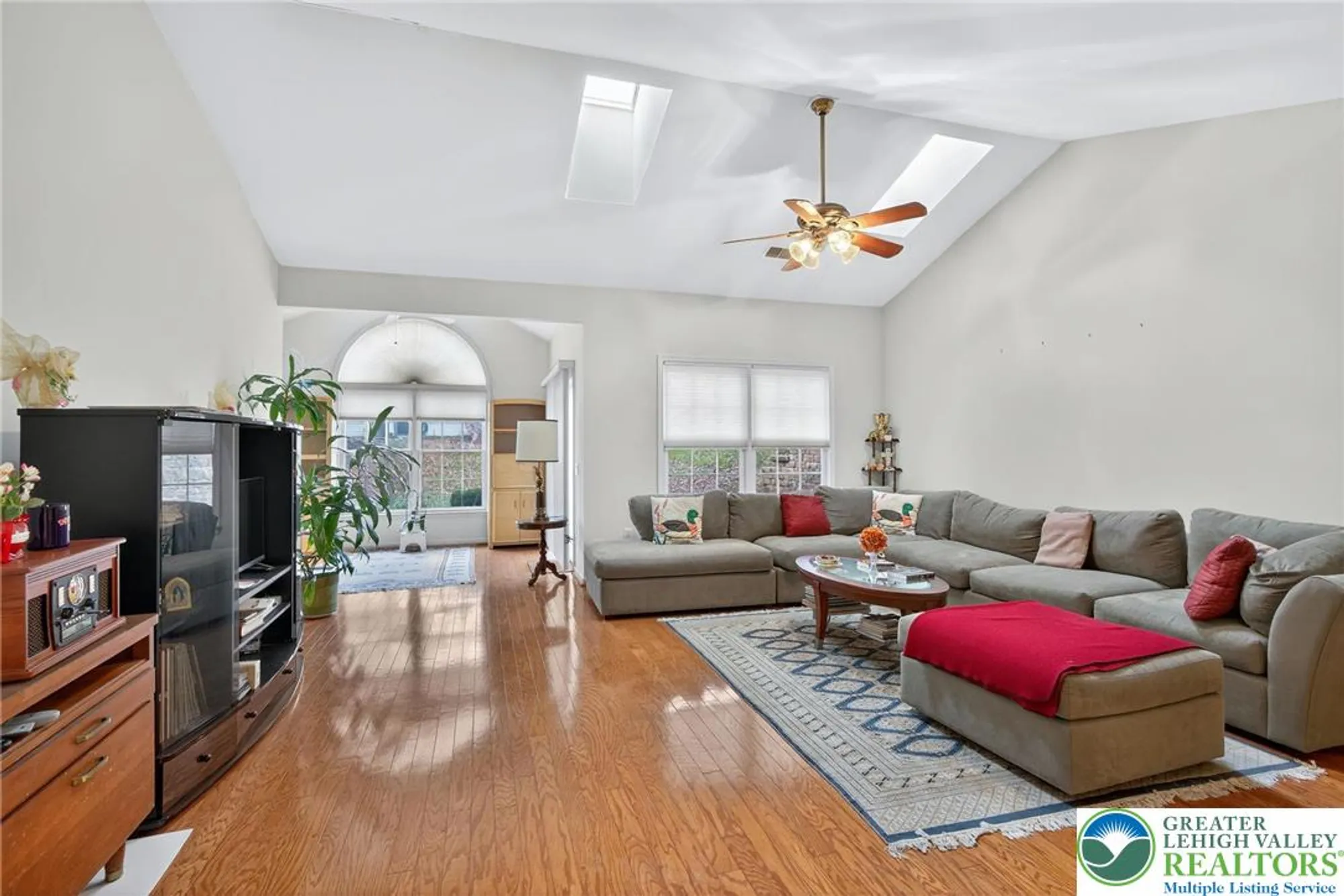 Property Slideshow image 12 of 21 | 8 kent ln, Palmer Twp, PA, 18045