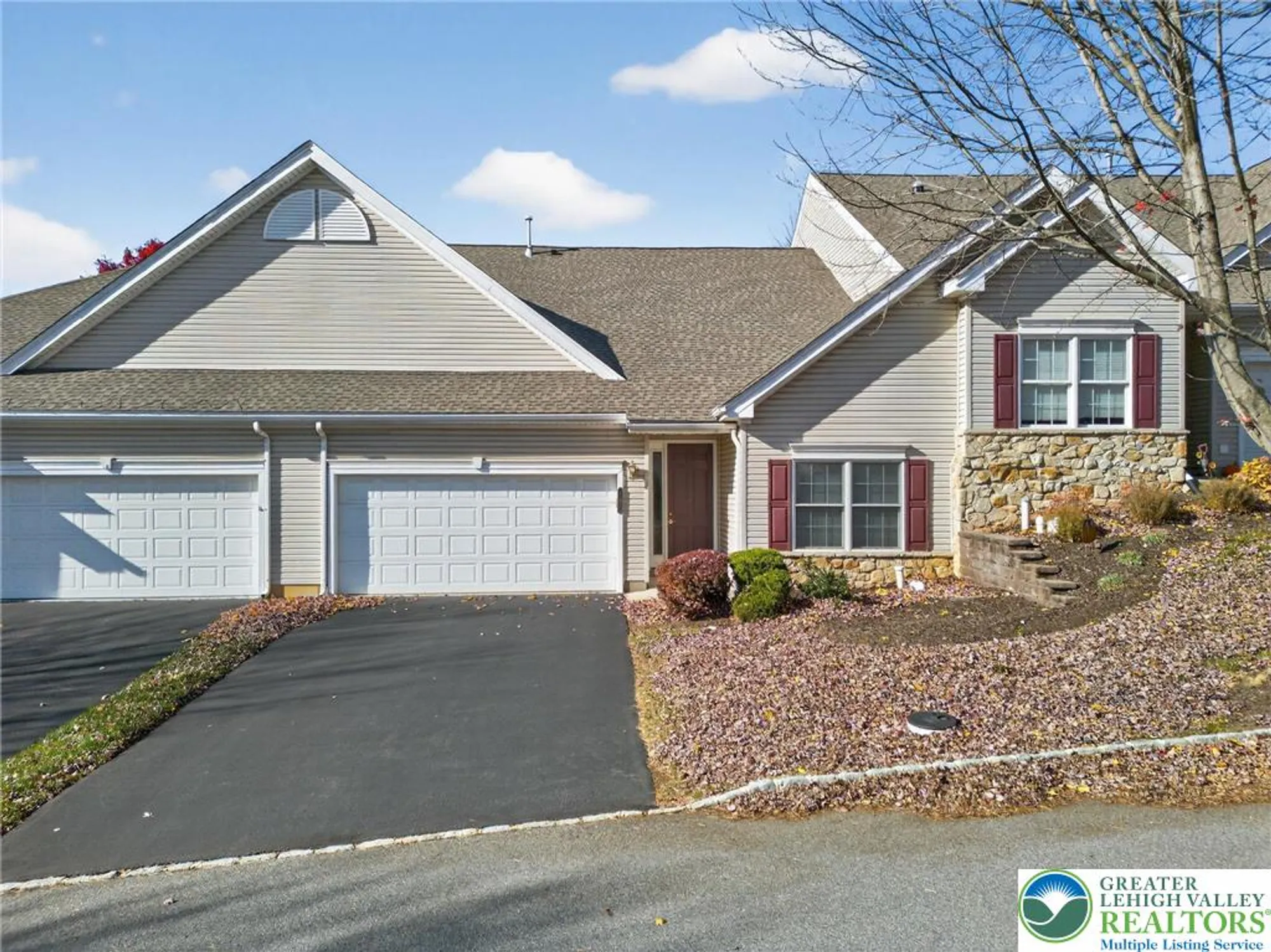 Property Slideshow image 2 of 21 | 8 kent ln, Palmer Twp, PA, 18045
