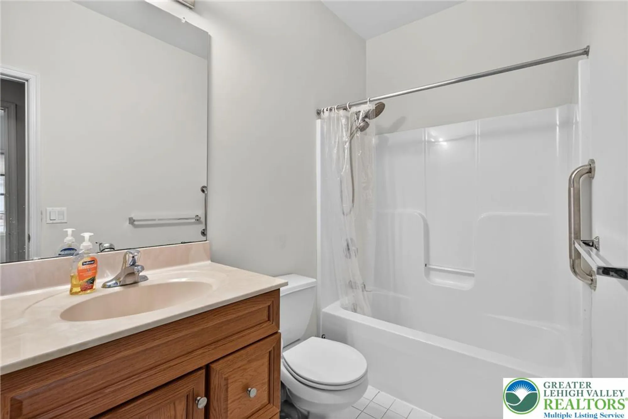 Property Slideshow image 20 of 21 | 8 kent ln, Palmer Twp, PA, 18045