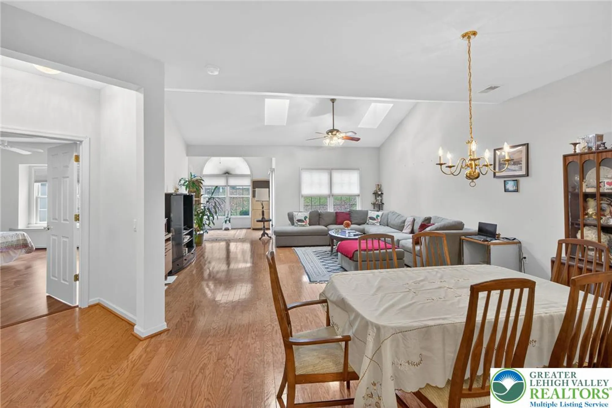 Property Slideshow image 7 of 21 | 8 kent ln, Palmer Twp, PA, 18045