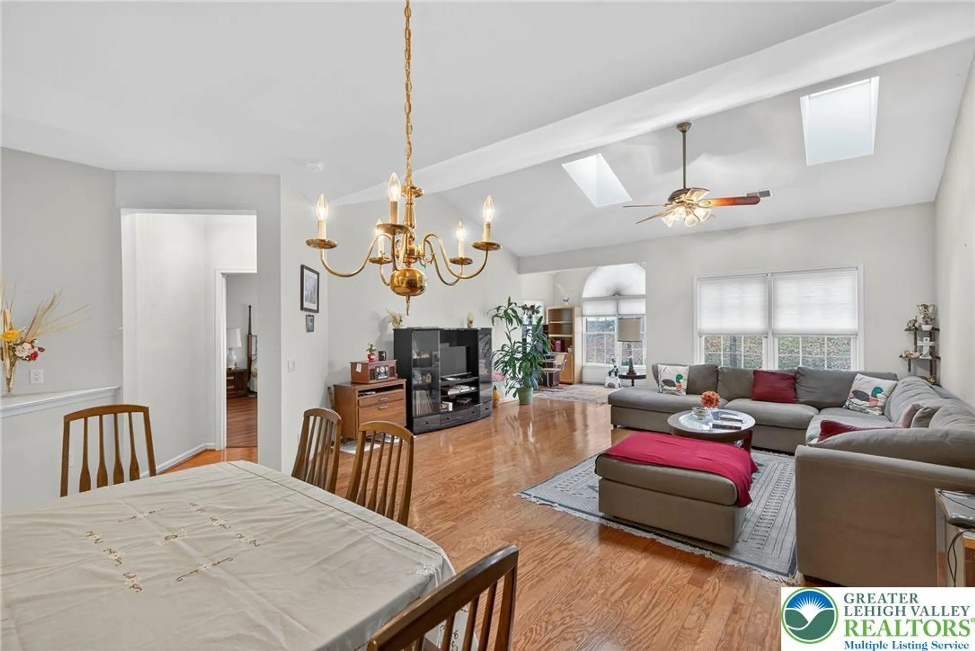Property Slideshow image 9 of 21 | 8 kent ln, Palmer Twp, PA, 18045