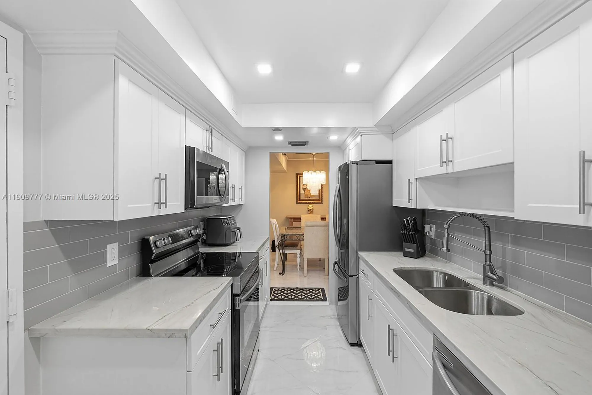 Property Slideshow image 11 of 38 | 1000 saint charles pl 417, Pembroke Pines, FL, 33026