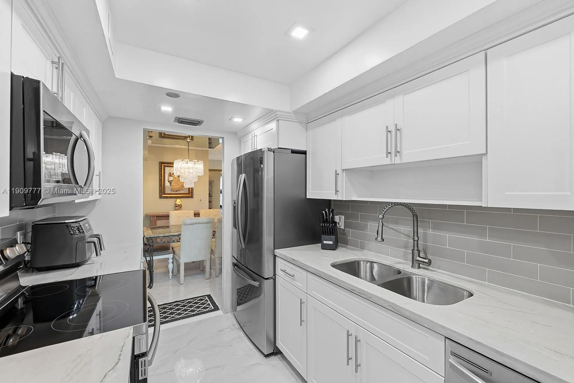 Property Slideshow image 12 of 38 | 1000 saint charles pl 417, Pembroke Pines, FL, 33026