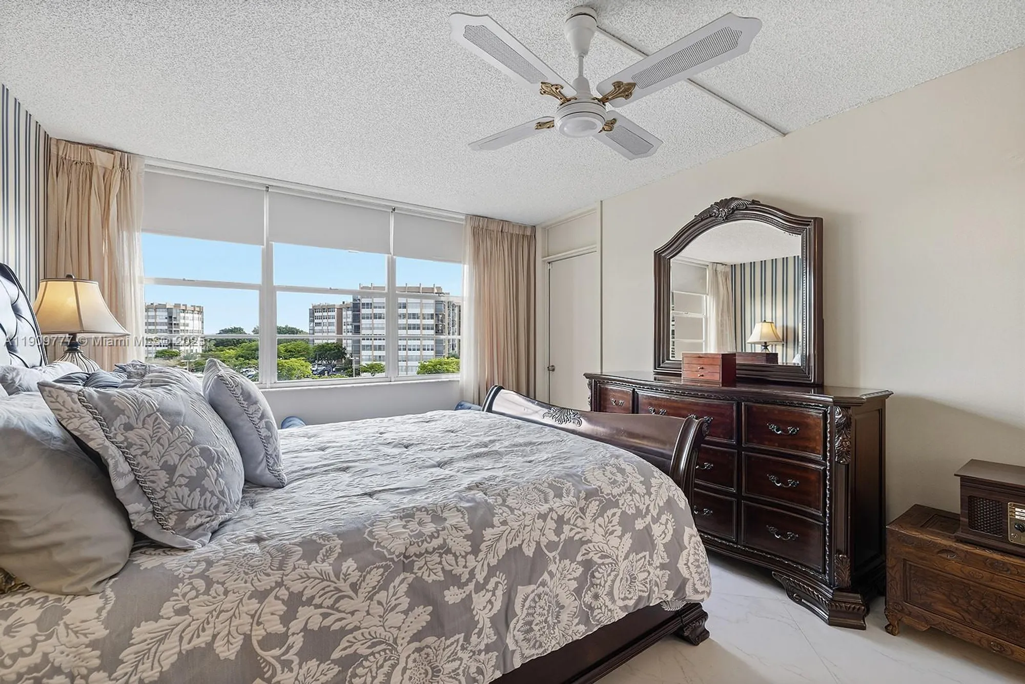 Property Slideshow image 25 of 38 | 1000 saint charles pl 417, Pembroke Pines, FL, 33026