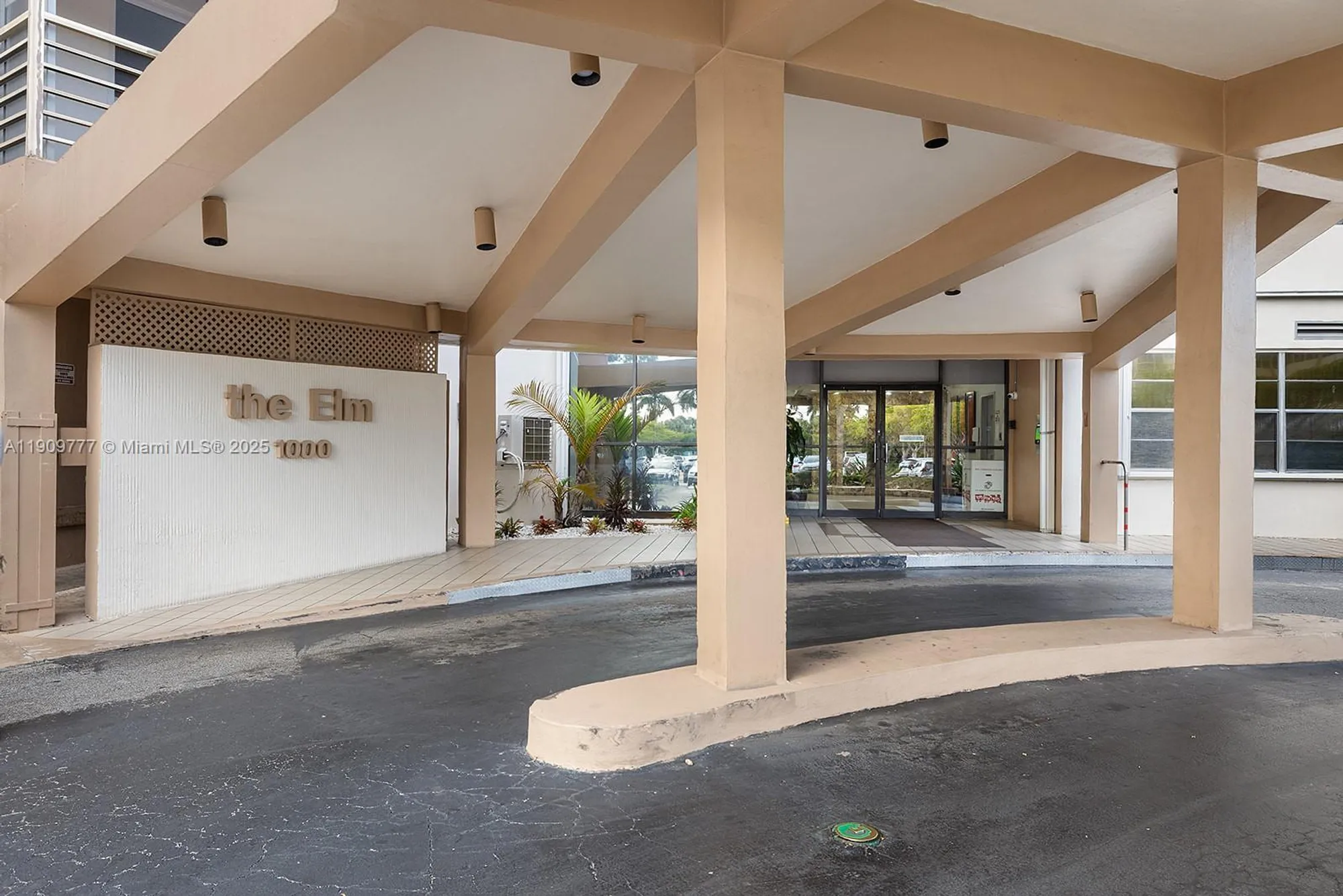 Property Slideshow image 37 of 38 | 1000 saint charles pl 417, Pembroke Pines, FL, 33026