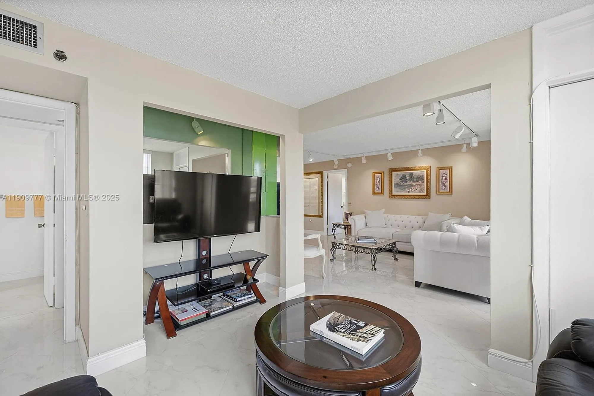 Property Slideshow image 8 of 38 | 1000 saint charles pl 417, Pembroke Pines, FL, 33026