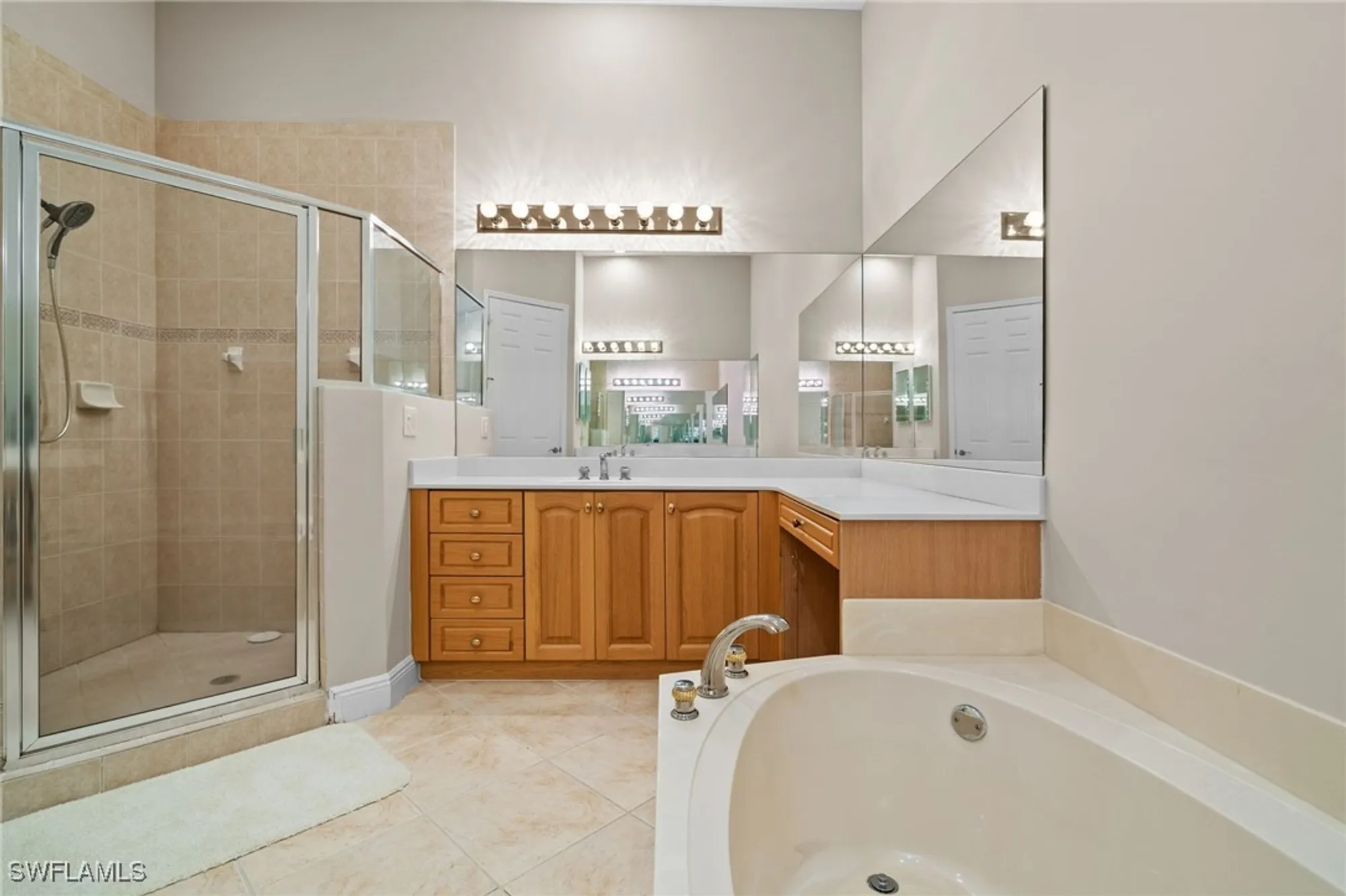 Property Slideshow image 14 of 29 | 9271 museo cir 204, Naples, FL, 34114