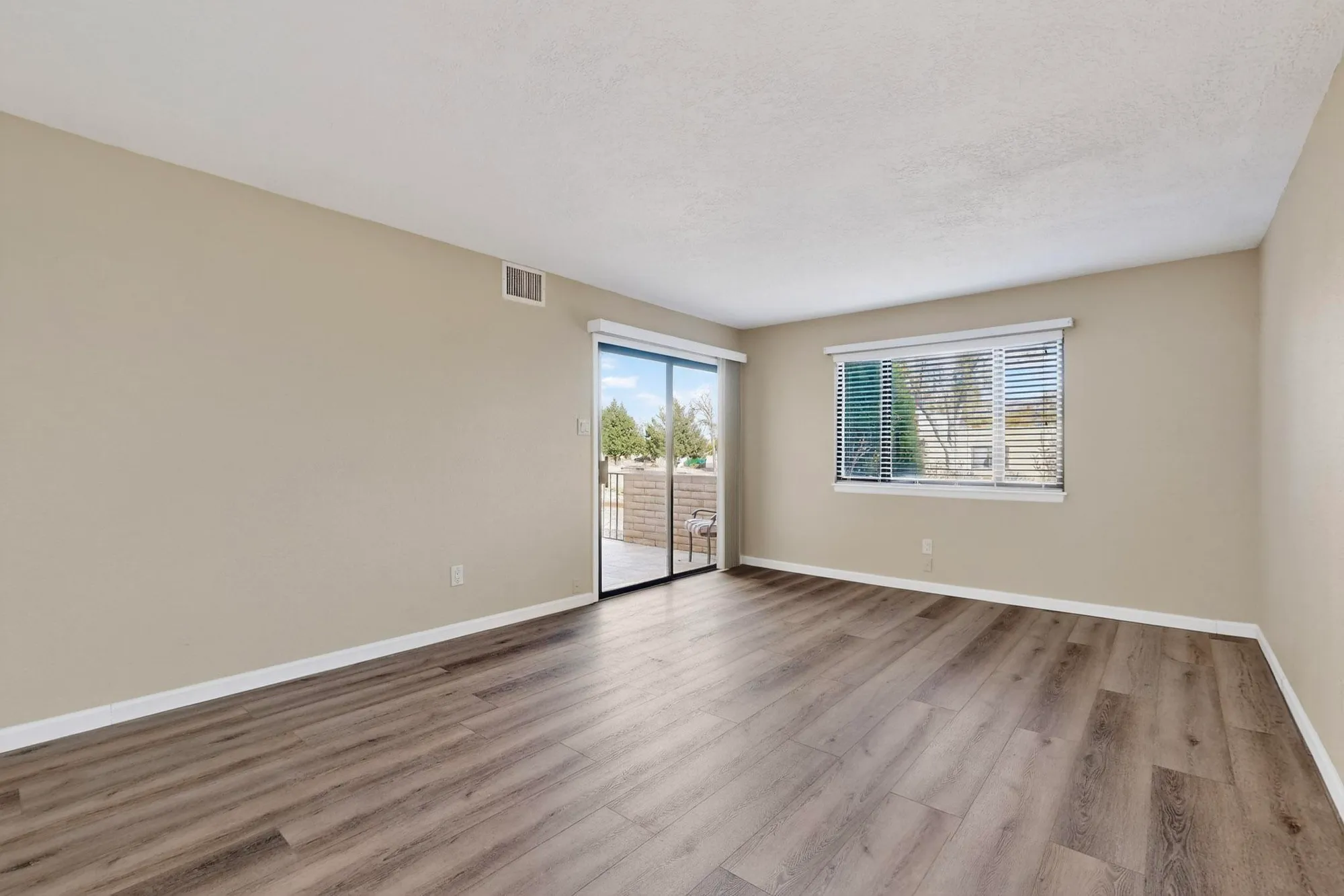 Property Slideshow image 14 of 38 | 1330 grande blvd g, Rio Rancho, NM, 87124