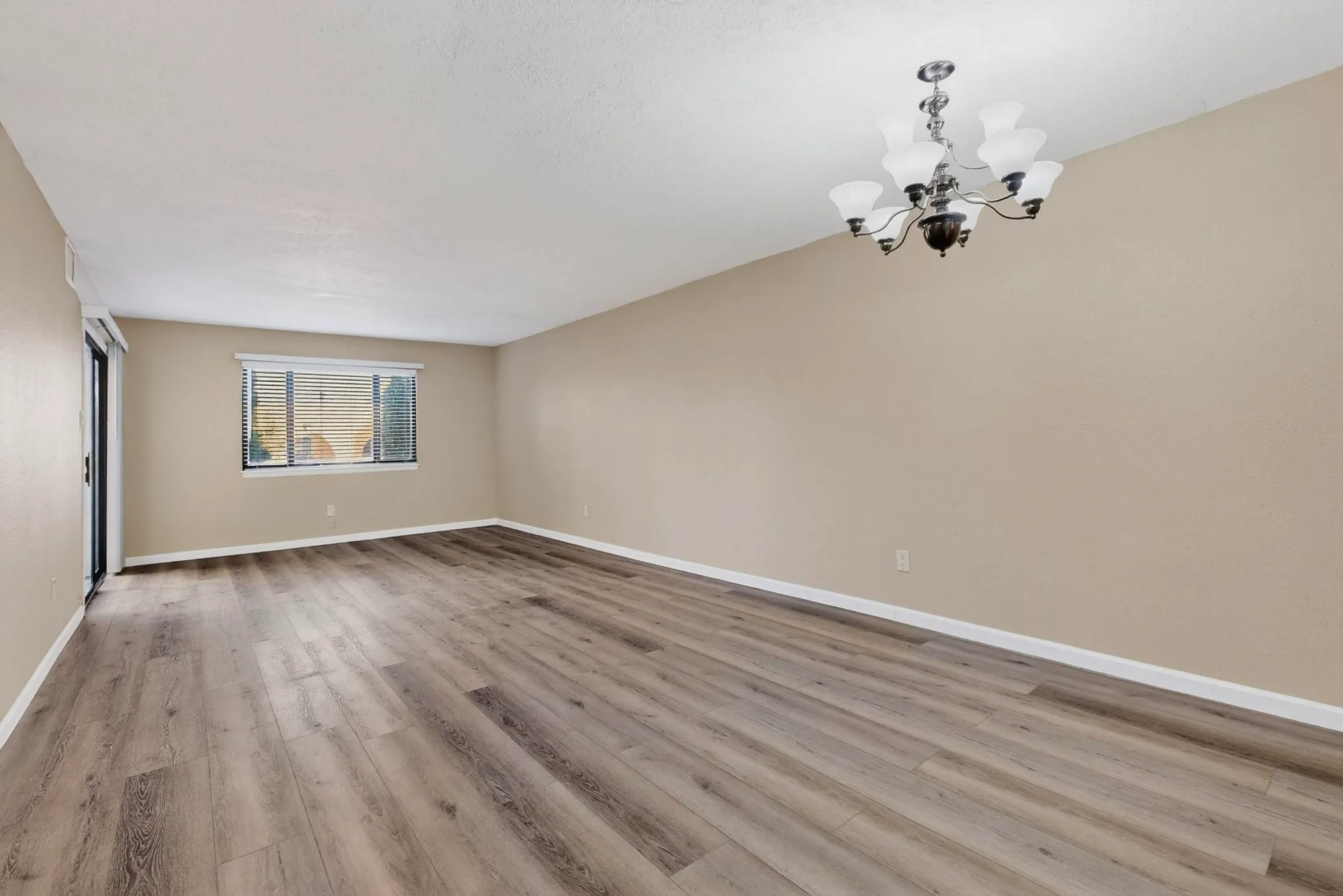 Property Slideshow image 13 of 38 | 1330 grande blvd g, Rio Rancho, NM, 87124