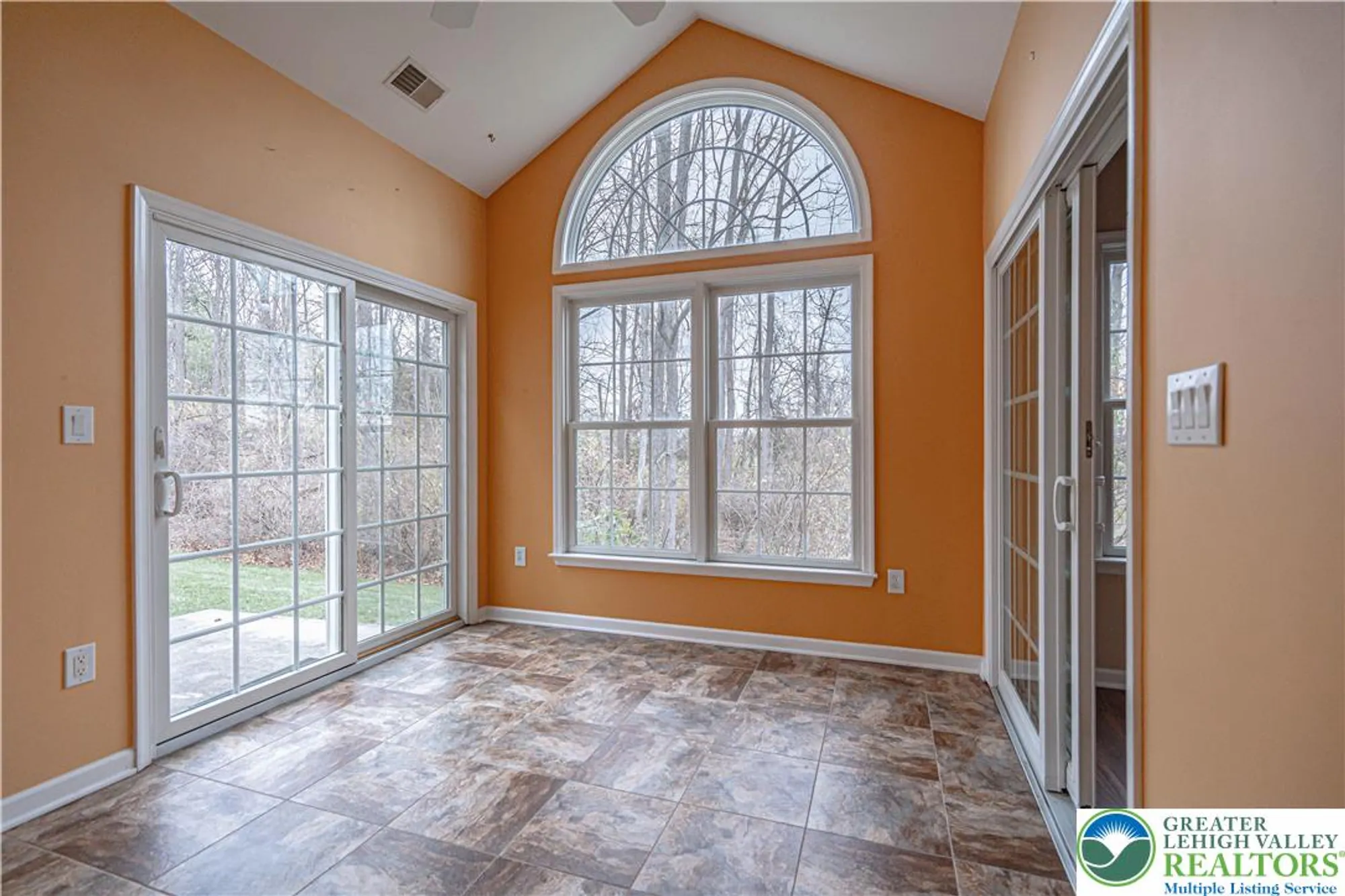 Property Slideshow image 16 of 39 | 5041 saw grass dr, Northampton, PA, 18067