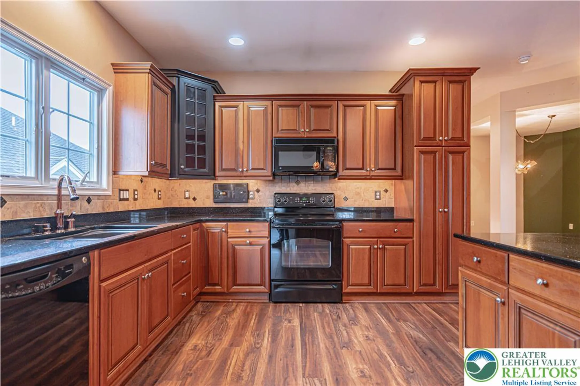 Property Slideshow image 12 of 39 | 5041 saw grass dr, Northampton, PA, 18067