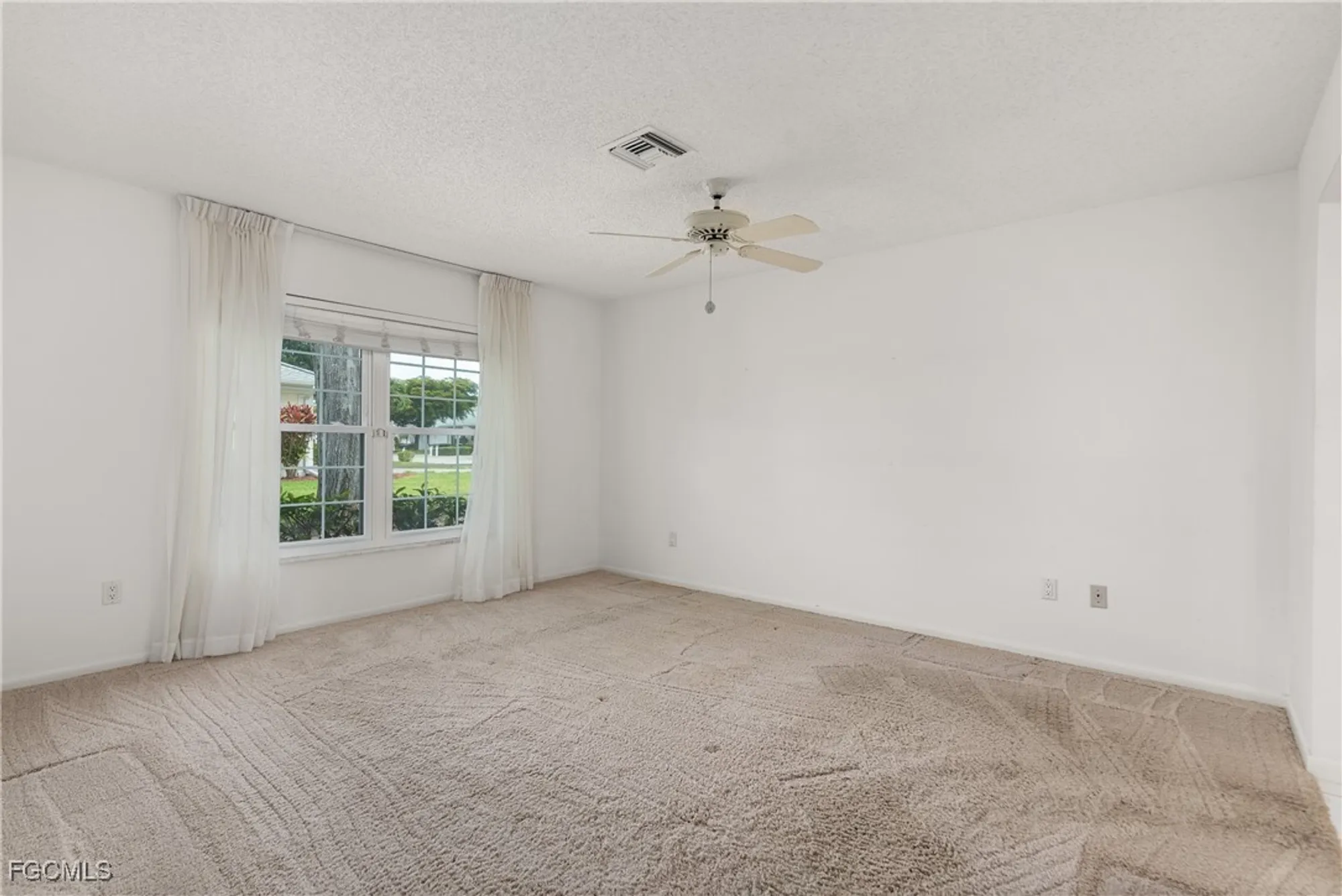 Property Slideshow image 9 of 18 | 7076 e brandywine cir, Fort Myers, FL, 33919