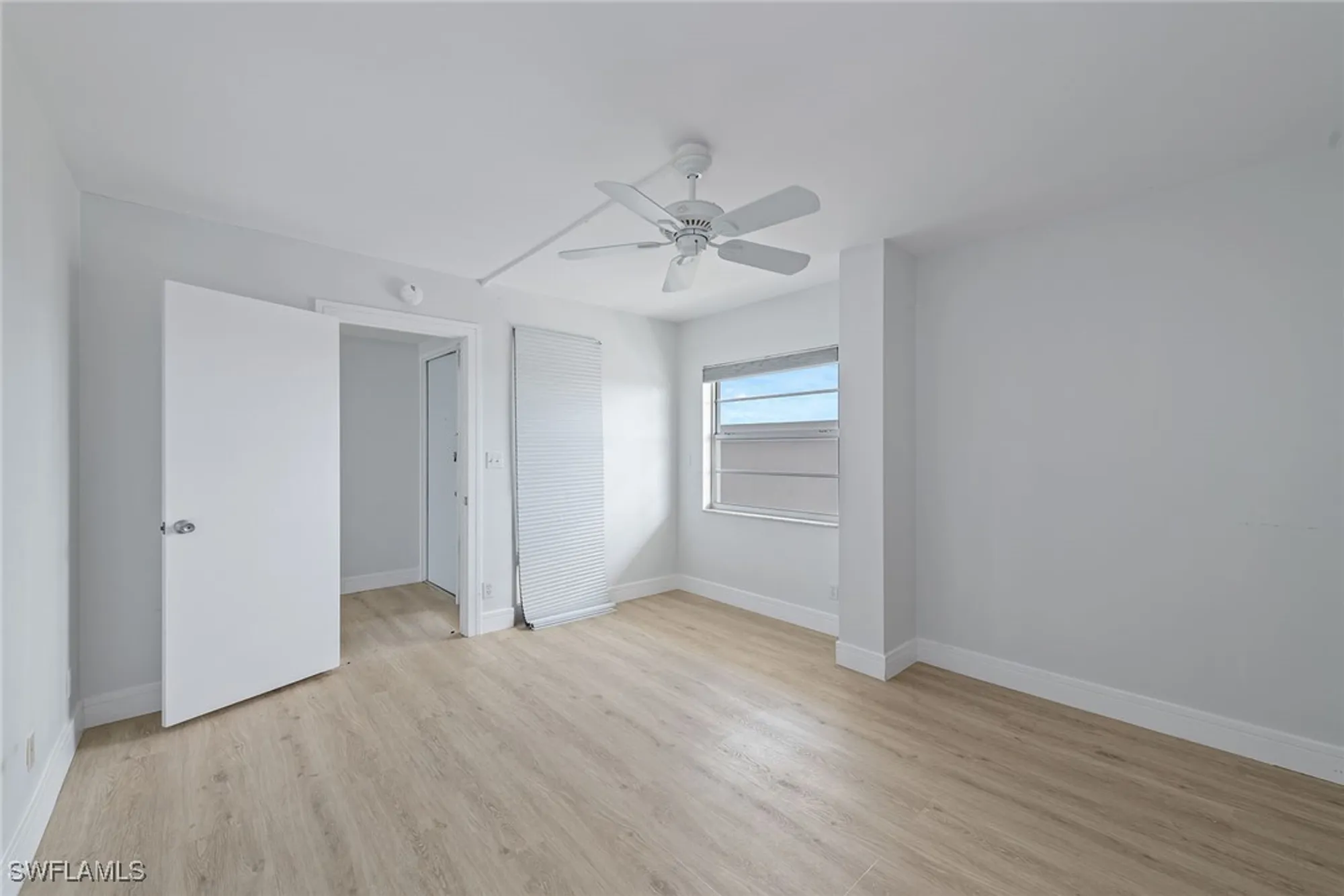 Property Slideshow image 13 of 21 | 3443 gulf shore blvd 810, Naples, FL, 34103