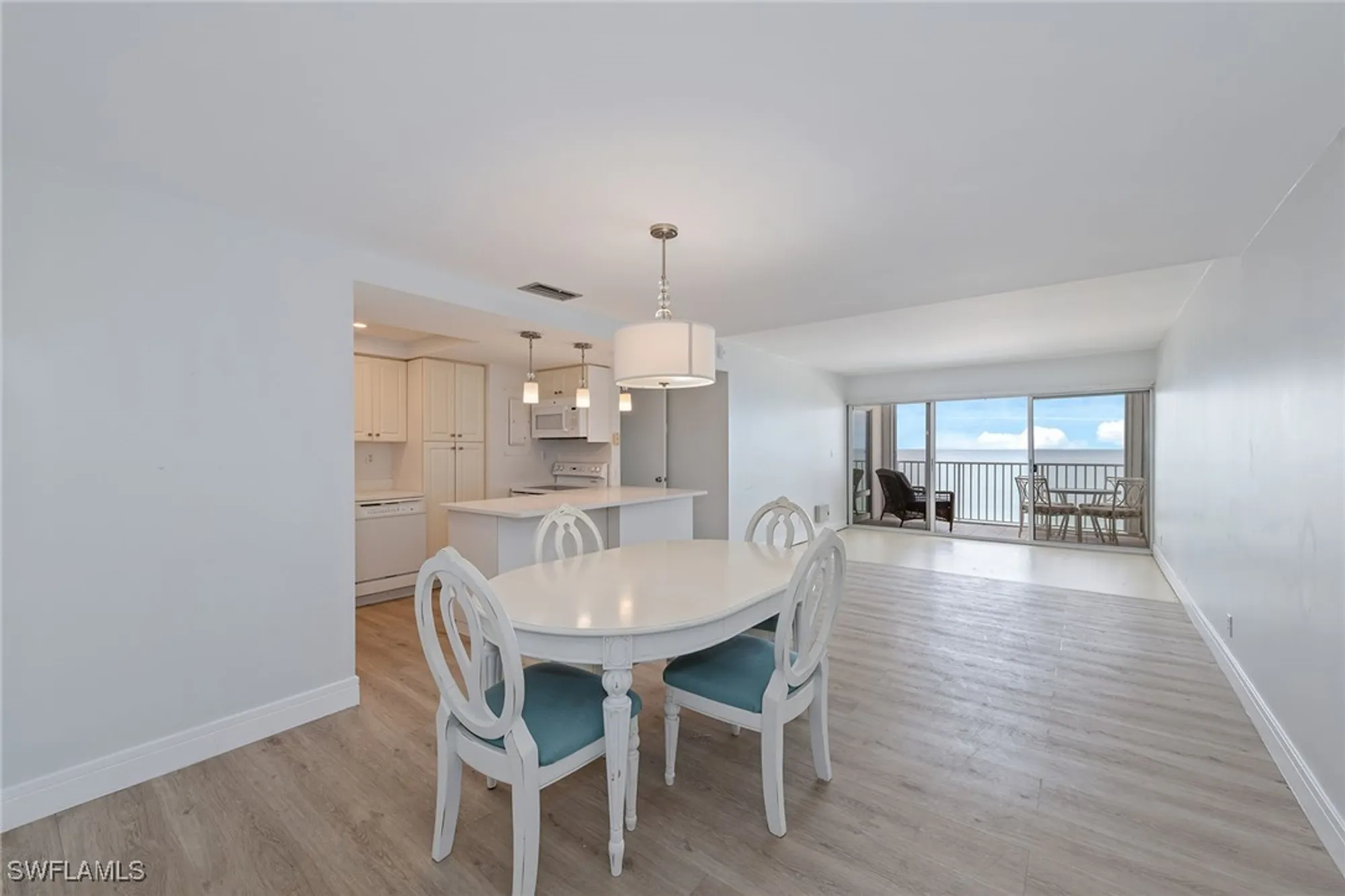 Property Slideshow image 7 of 21 | 3443 gulf shore blvd 810, Naples, FL, 34103