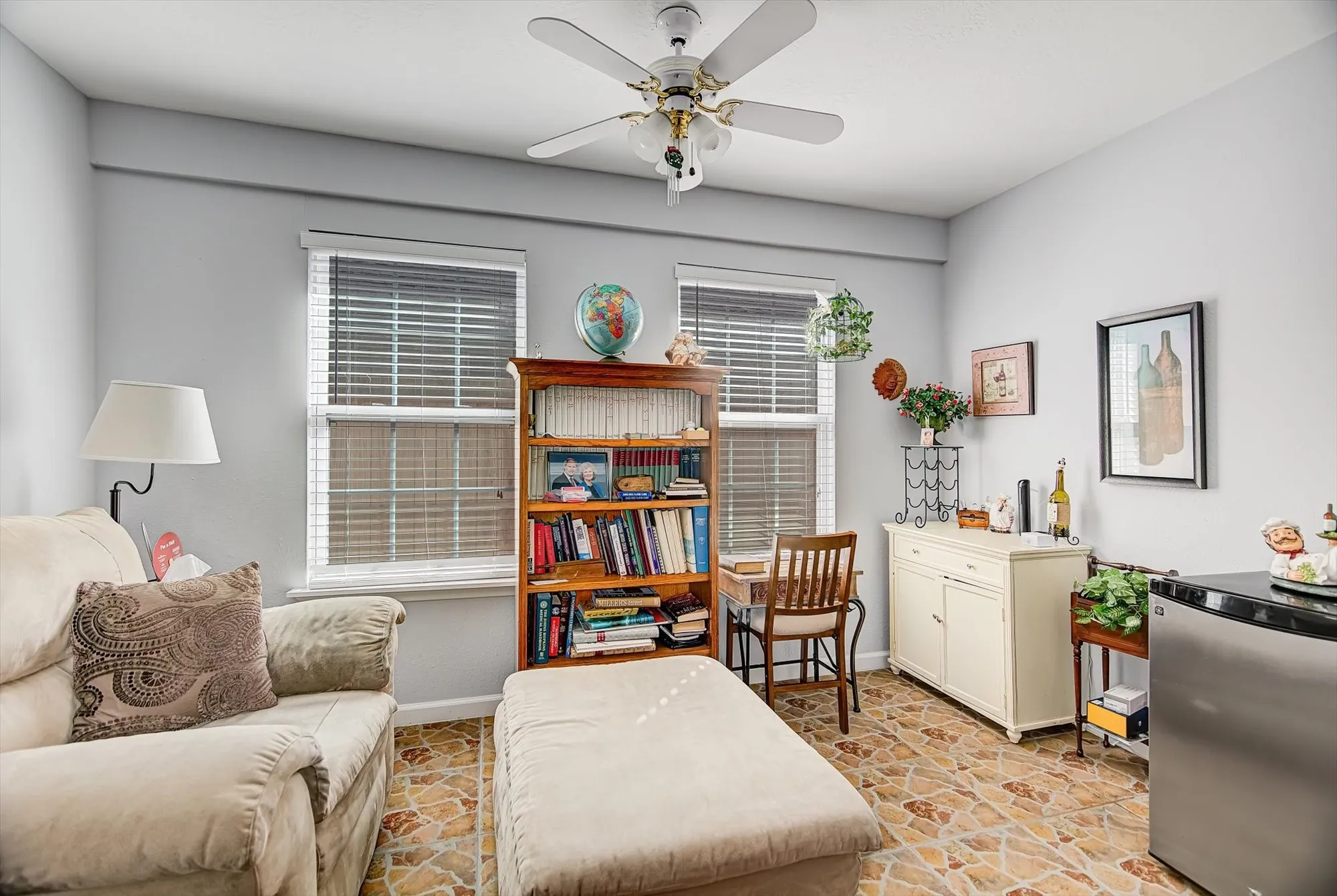 Property Slideshow image 11 of 37 | 611 e larkspur cir, Pearland, TX, 77584