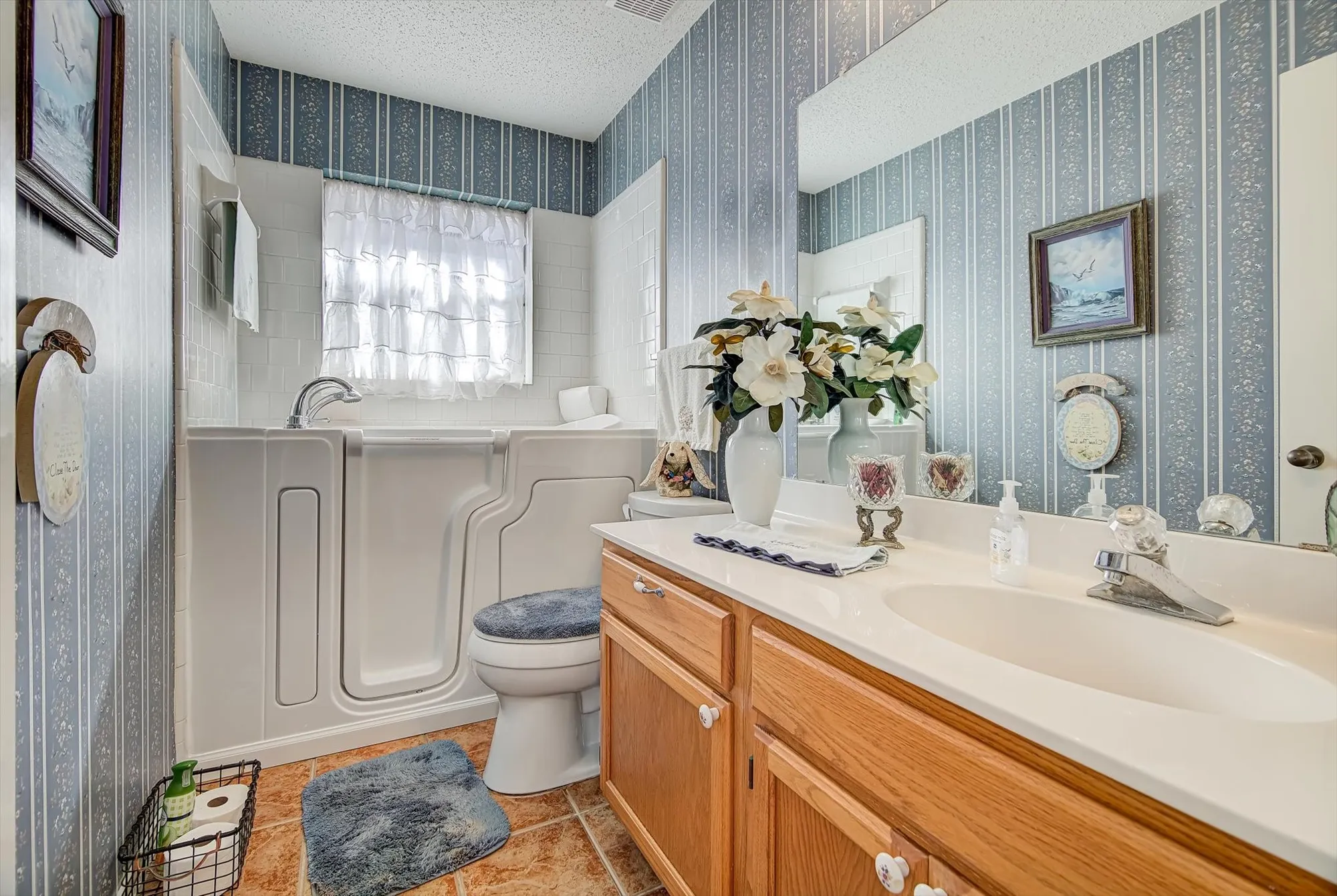 Property Slideshow image 12 of 37 | 611 e larkspur cir, Pearland, TX, 77584