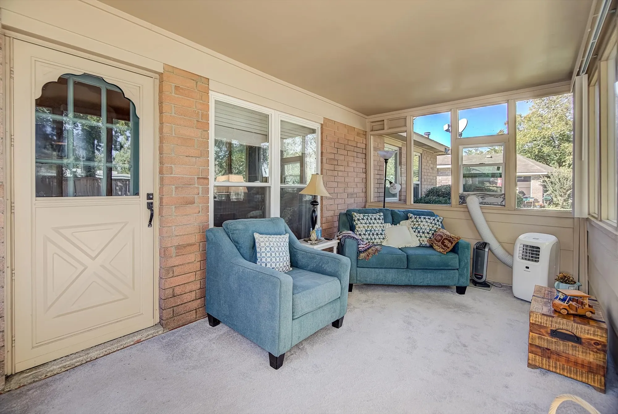 Property Slideshow image 26 of 37 | 611 e larkspur cir, Pearland, TX, 77584