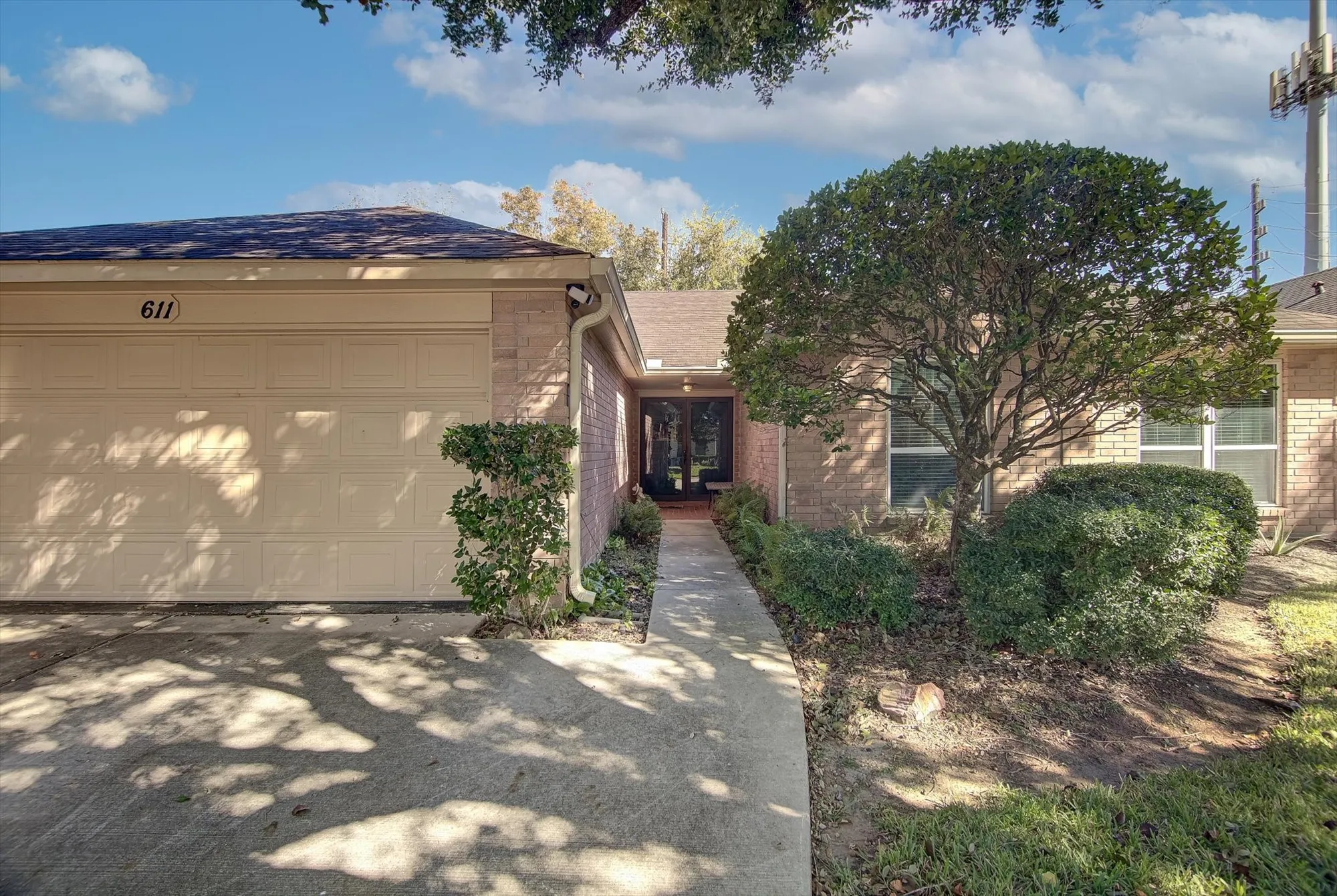 Property Slideshow image 37 of 37 | 611 e larkspur cir, Pearland, TX, 77584