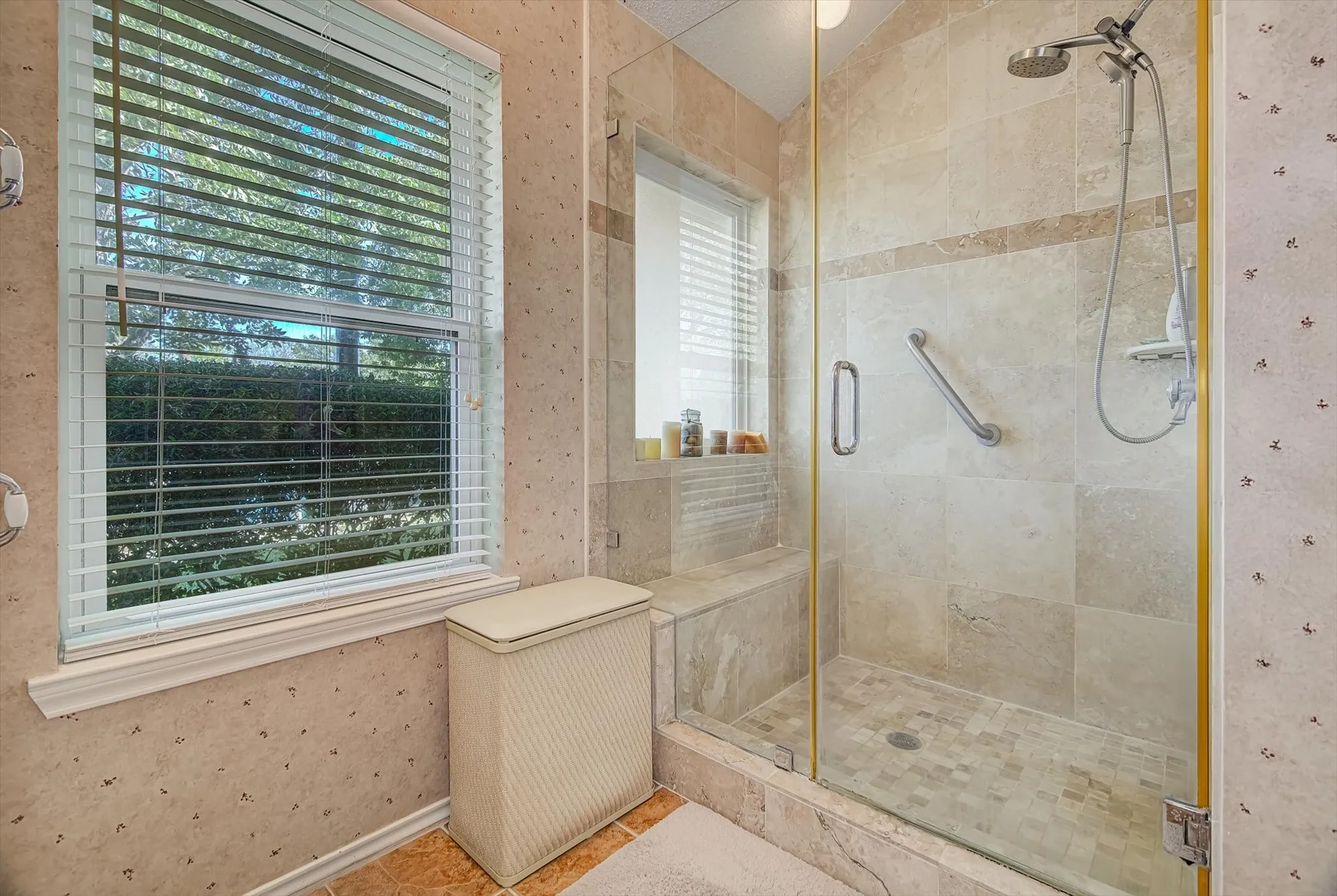 Property Slideshow image 20 of 37 | 611 e larkspur cir, Pearland, TX, 77584