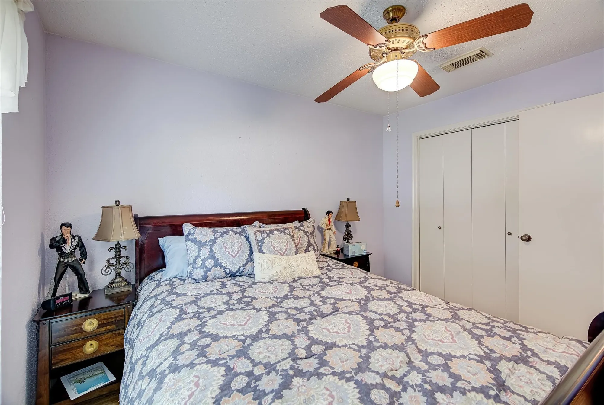 Property Slideshow image 22 of 37 | 611 e larkspur cir, Pearland, TX, 77584