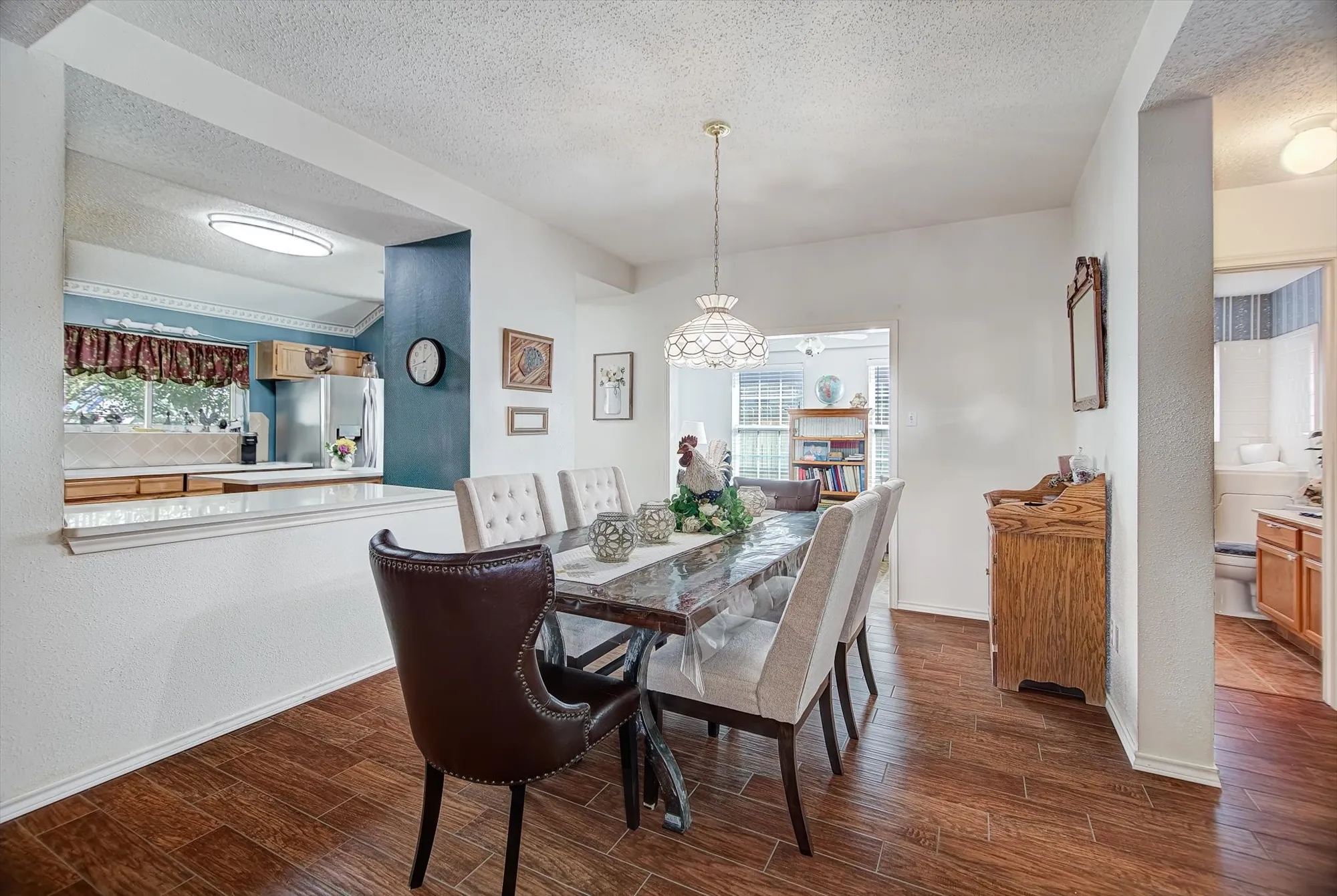 Property Slideshow image 6 of 37 | 611 e larkspur cir, Pearland, TX, 77584