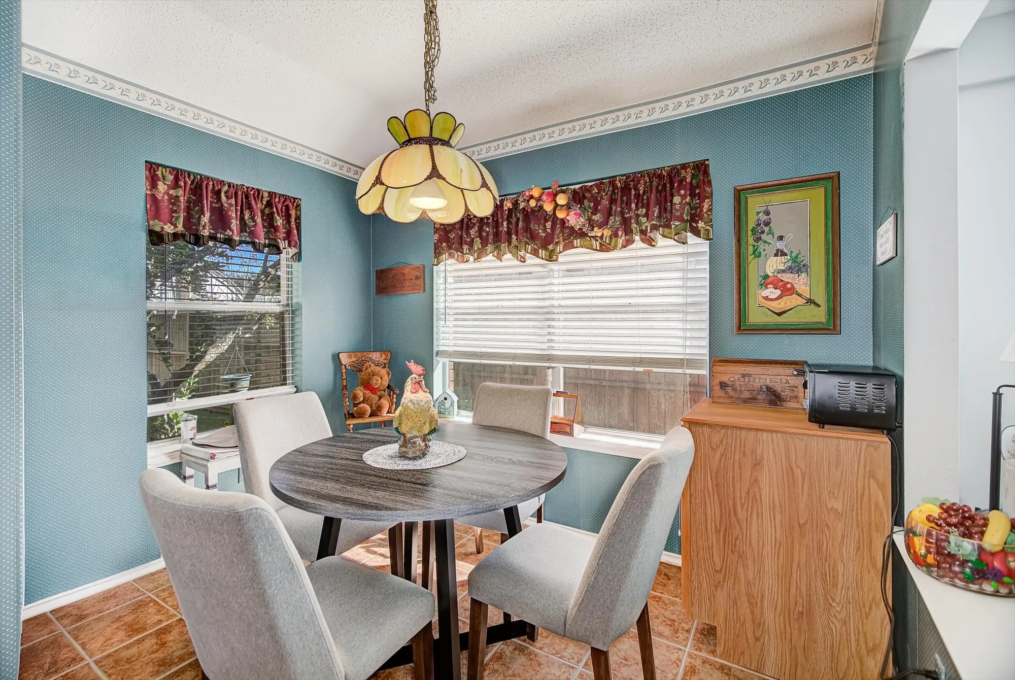 Property Slideshow image 8 of 37 | 611 e larkspur cir, Pearland, TX, 77584