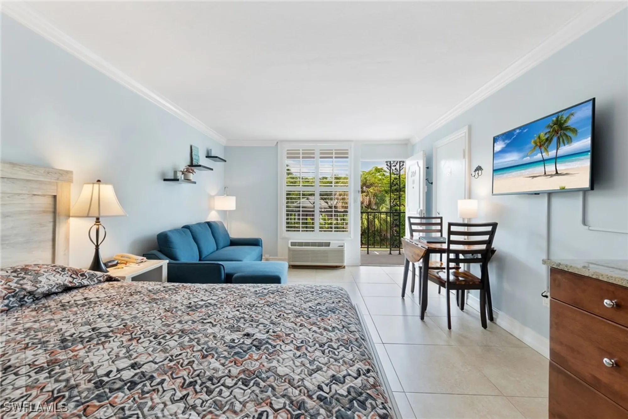 Property Slideshow image 10 of 27 | 2555 9th st n # 204, Naples, FL, 34103