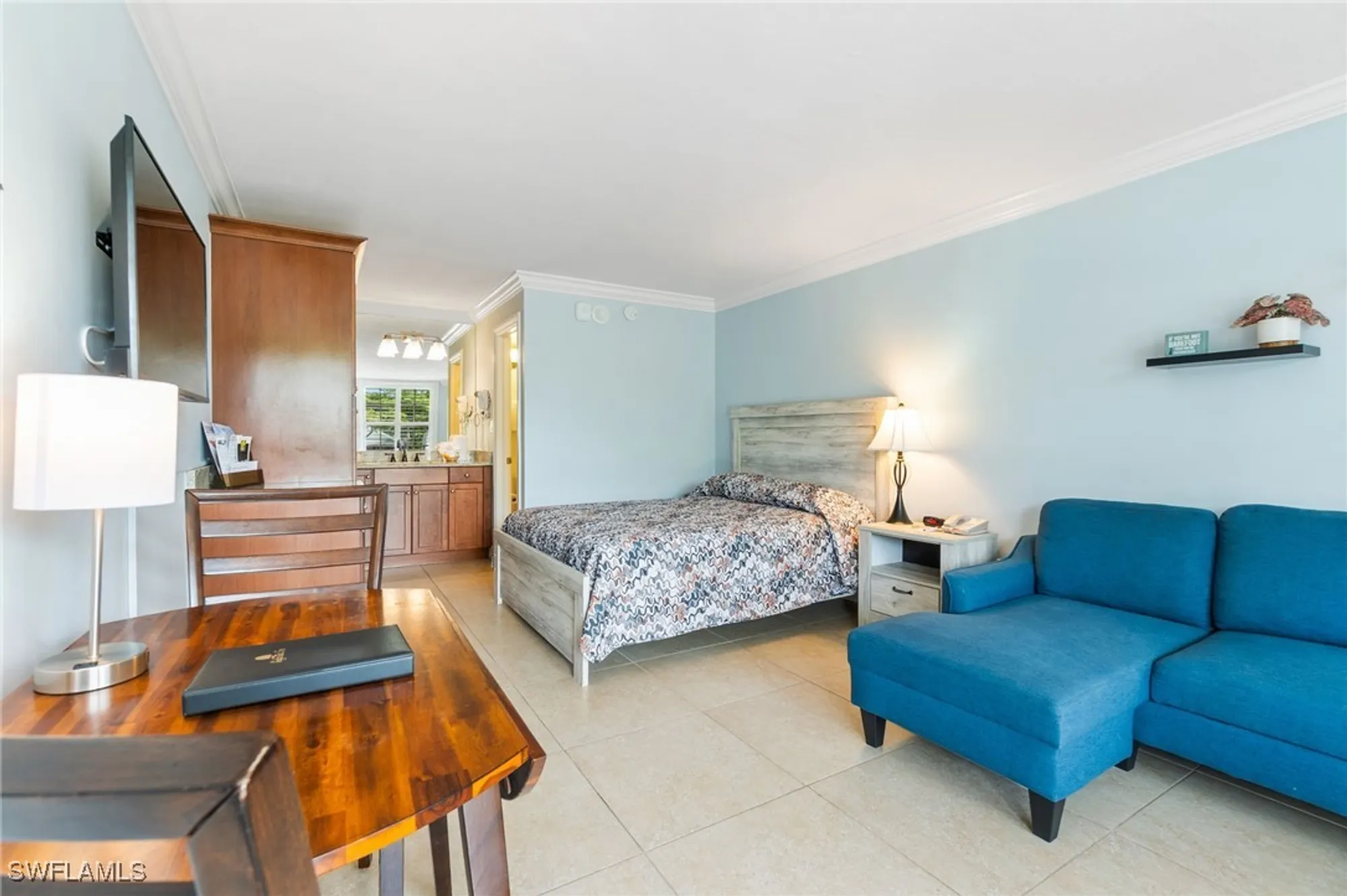 Property Slideshow image 13 of 27 | 2555 9th st n # 204, Naples, FL, 34103