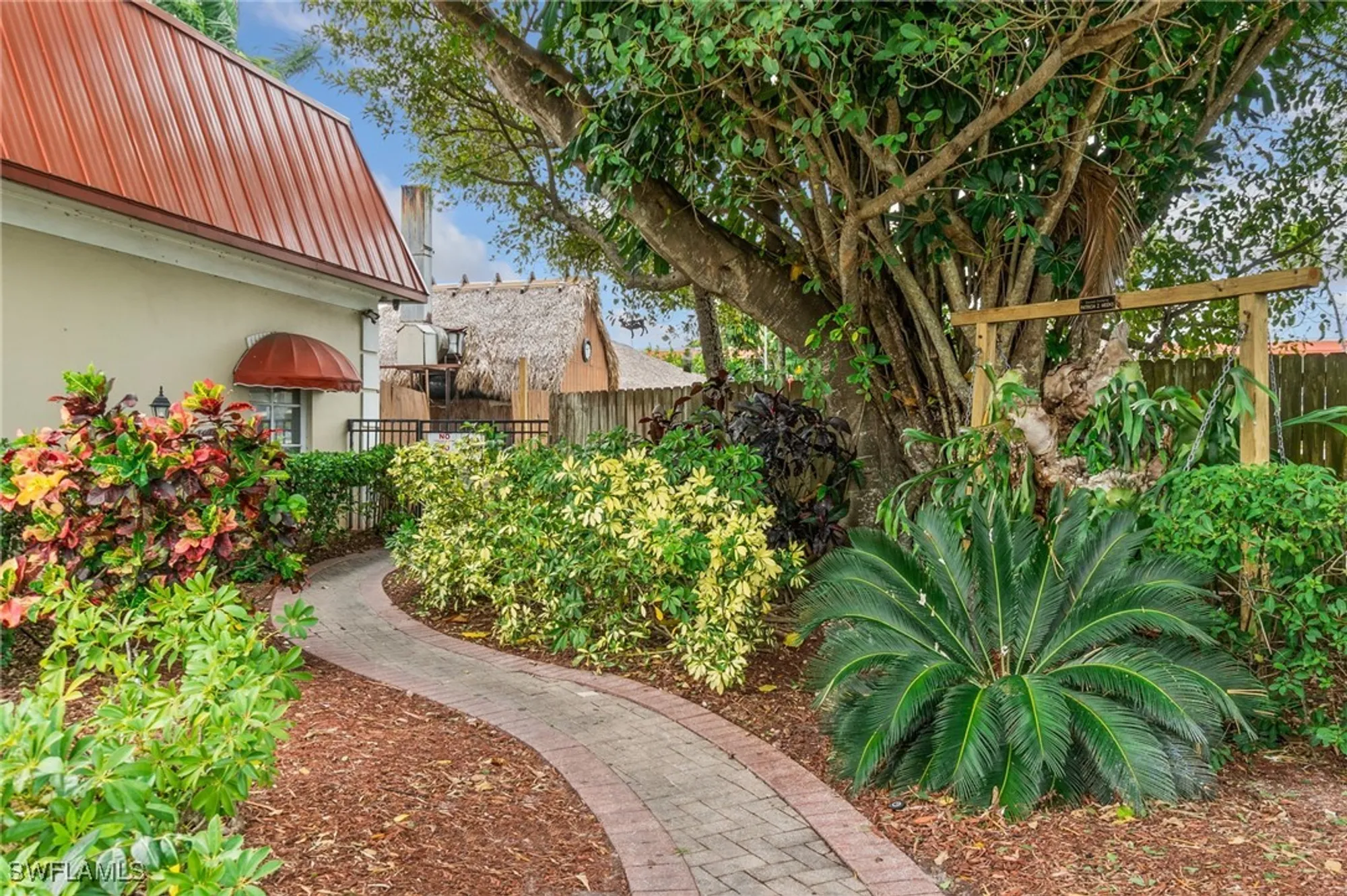 Property Slideshow image 21 of 27 | 2555 9th st n # 204, Naples, FL, 34103