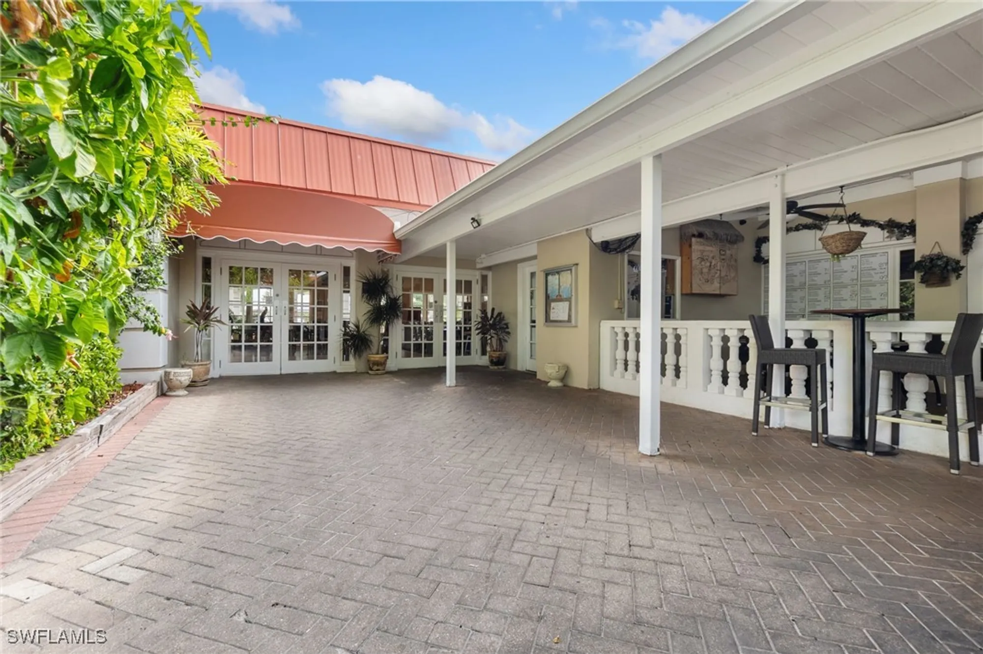 Property Slideshow image 6 of 27 | 2555 9th st n # 204, Naples, FL, 34103