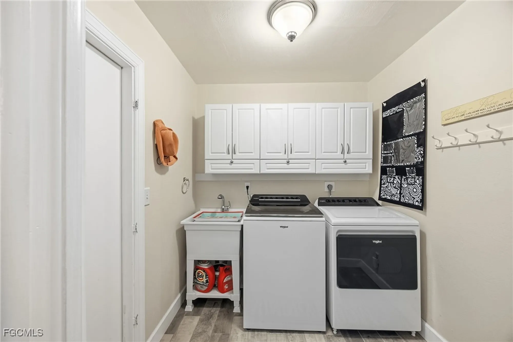 Property Slideshow image 28 of 48 | 11235 caravel cir, Fort Myers, FL, 33908