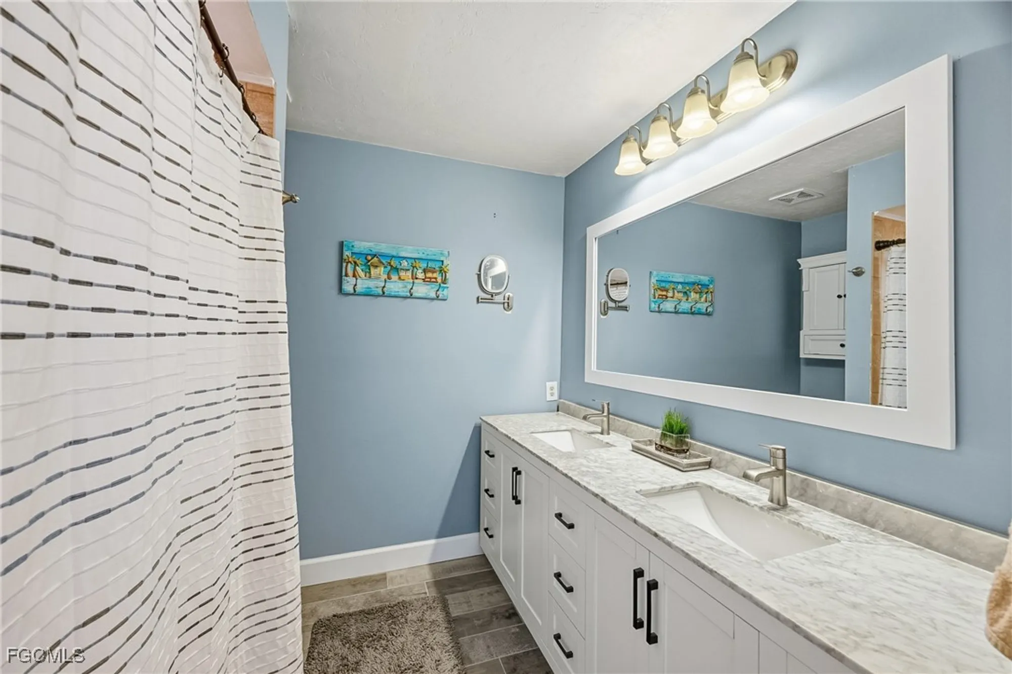 Property Slideshow image 20 of 48 | 11235 caravel cir, Fort Myers, FL, 33908