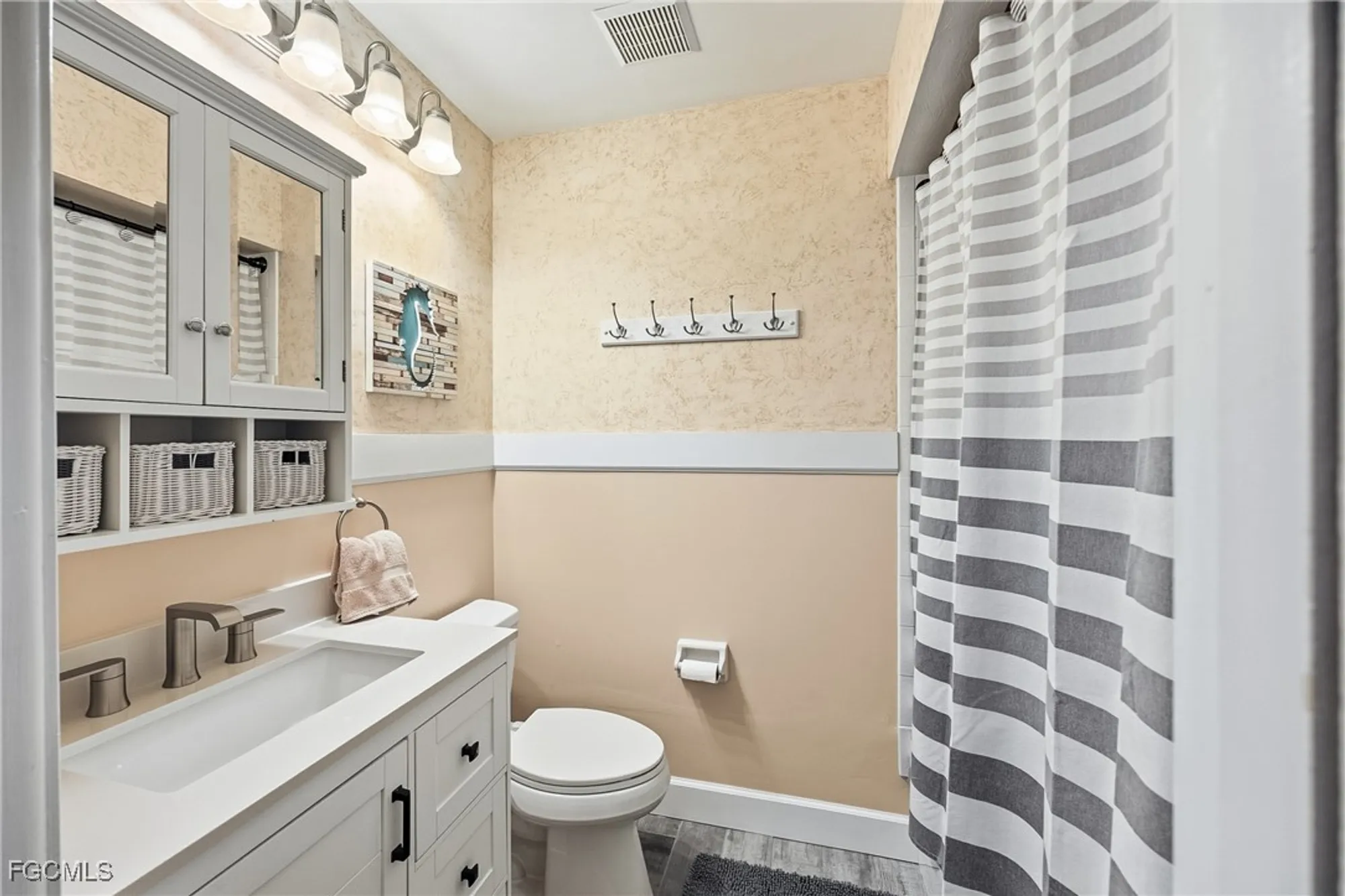 Property Slideshow image 22 of 48 | 11235 caravel cir, Fort Myers, FL, 33908