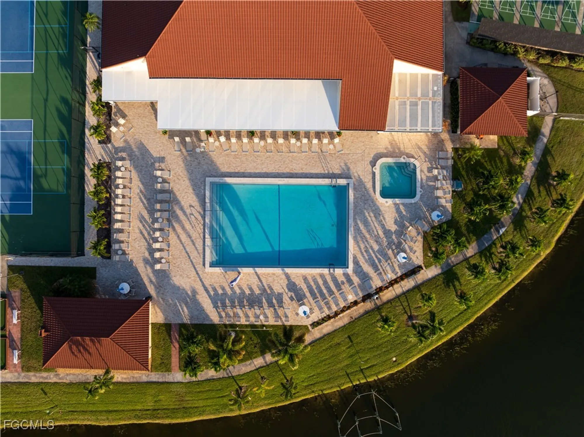 Property Slideshow image 37 of 48 | 11235 caravel cir, Fort Myers, FL, 33908