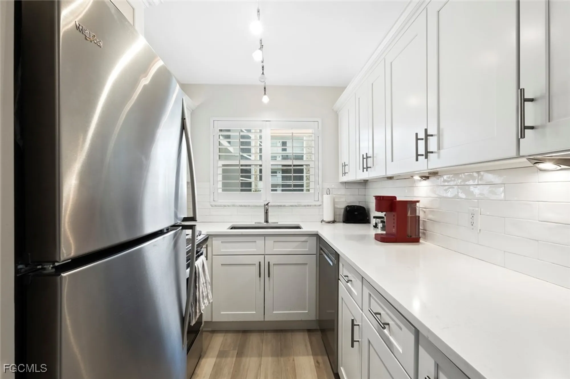 Property Slideshow image 14 of 38 | 2900 gulf shore blvd 111, Naples, FL, 34103