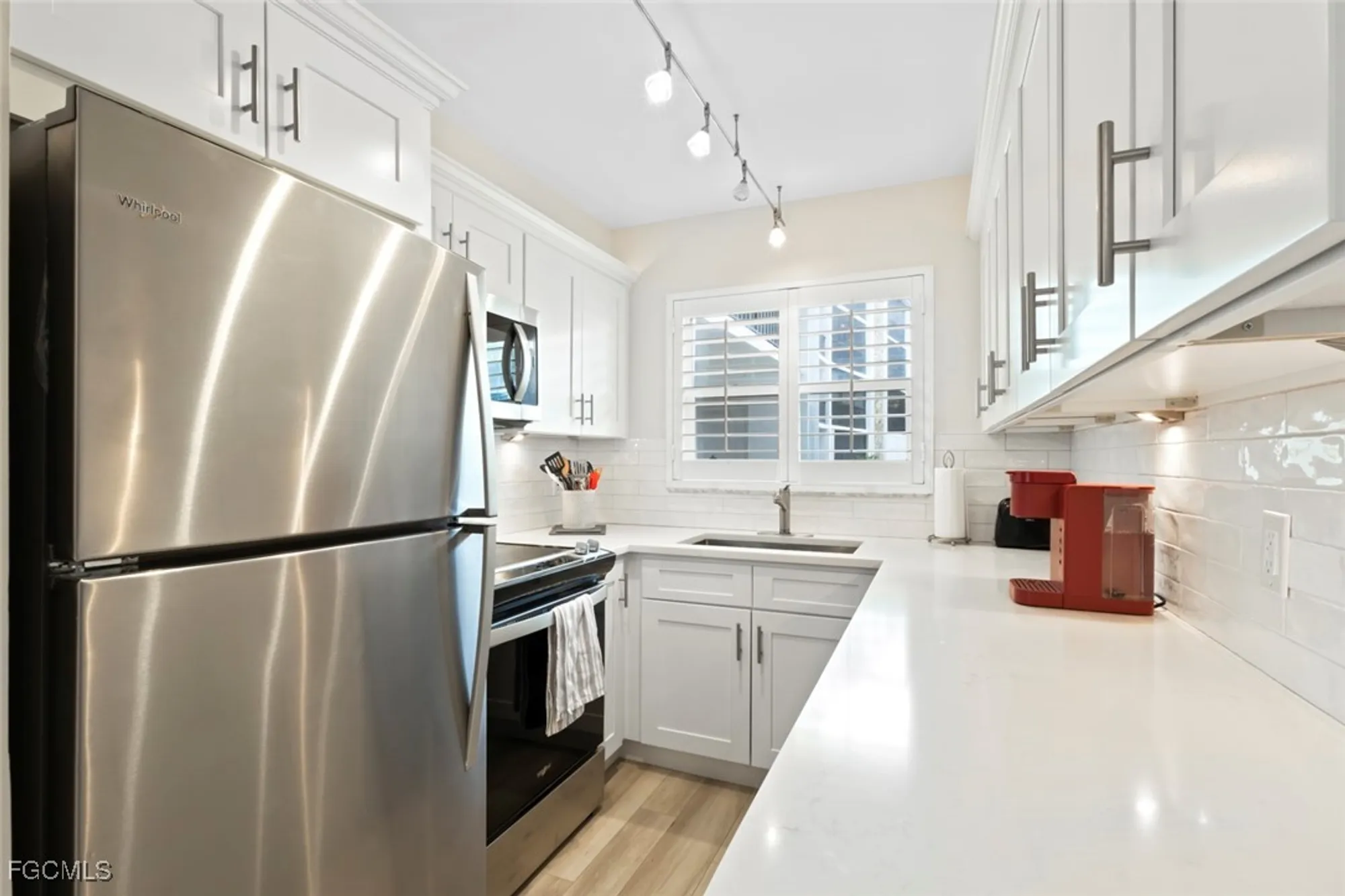 Property Slideshow image 15 of 38 | 2900 gulf shore blvd 111, Naples, FL, 34103