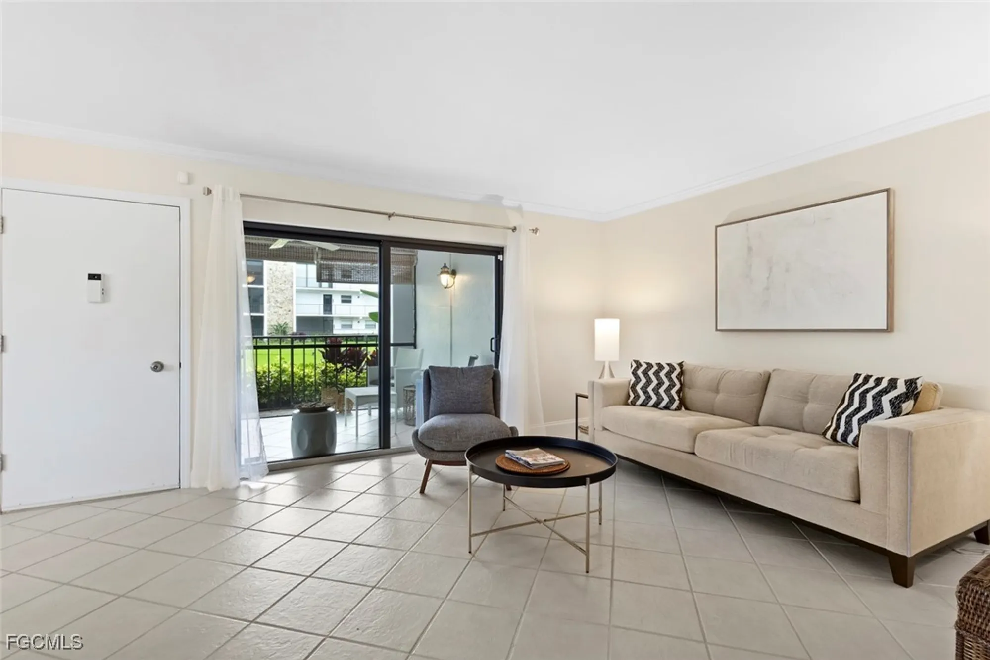 Property Slideshow image 11 of 38 | 2900 gulf shore blvd 111, Naples, FL, 34103