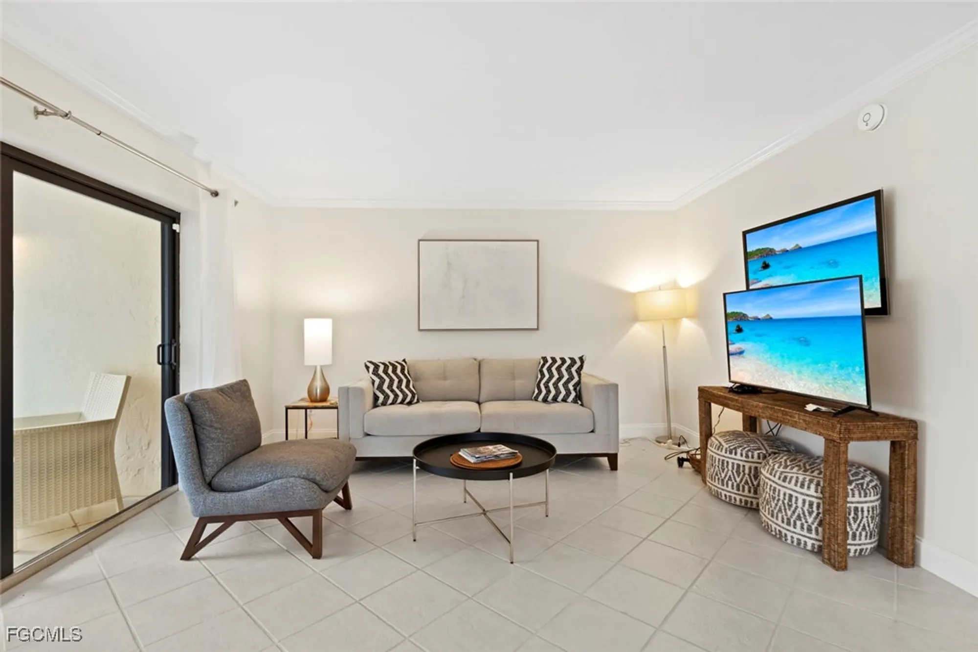 Property Slideshow image 12 of 38 | 2900 gulf shore blvd 111, Naples, FL, 34103