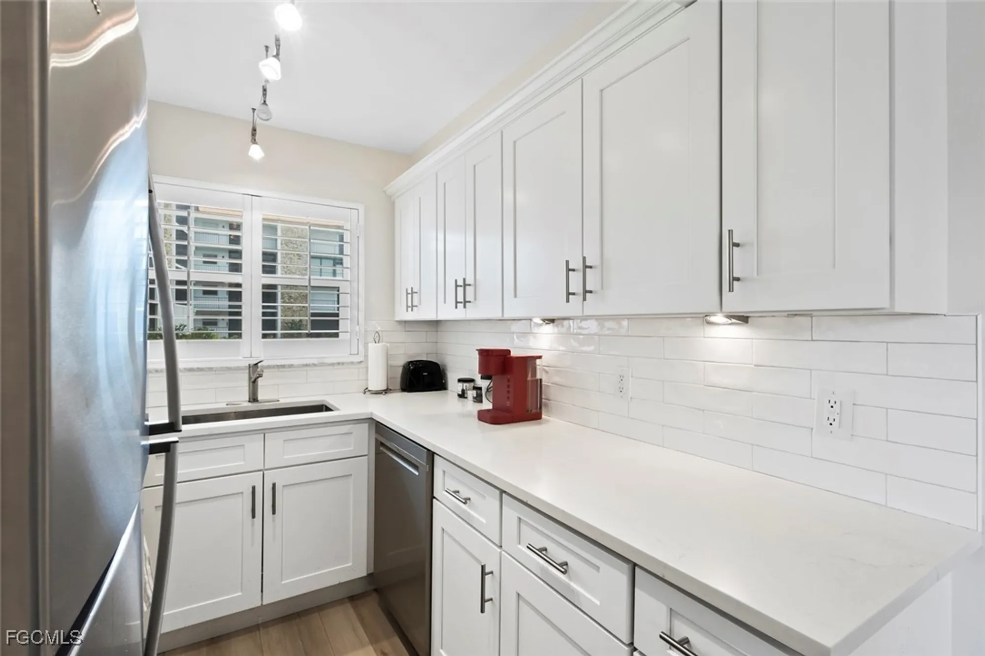 Property Slideshow image 13 of 38 | 2900 gulf shore blvd 111, Naples, FL, 34103