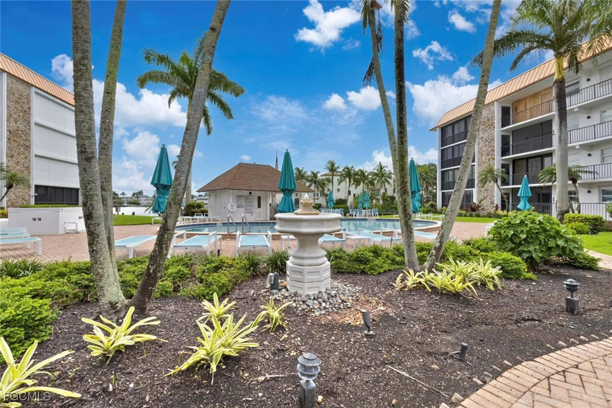 Property Slideshow image 26 of 38 | 2900 gulf shore blvd 111, Naples, FL, 34103